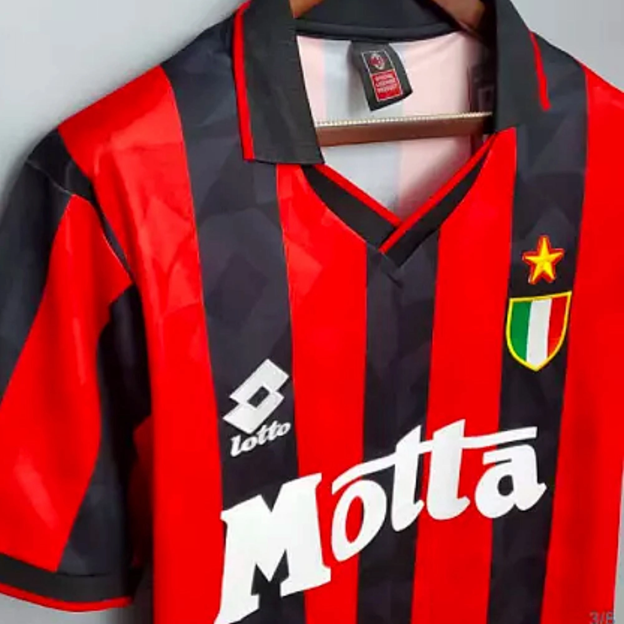 Flexible Collar Design Quick Release Zipper Features 1993/94 AC Milan Home Jersey Baresi #6