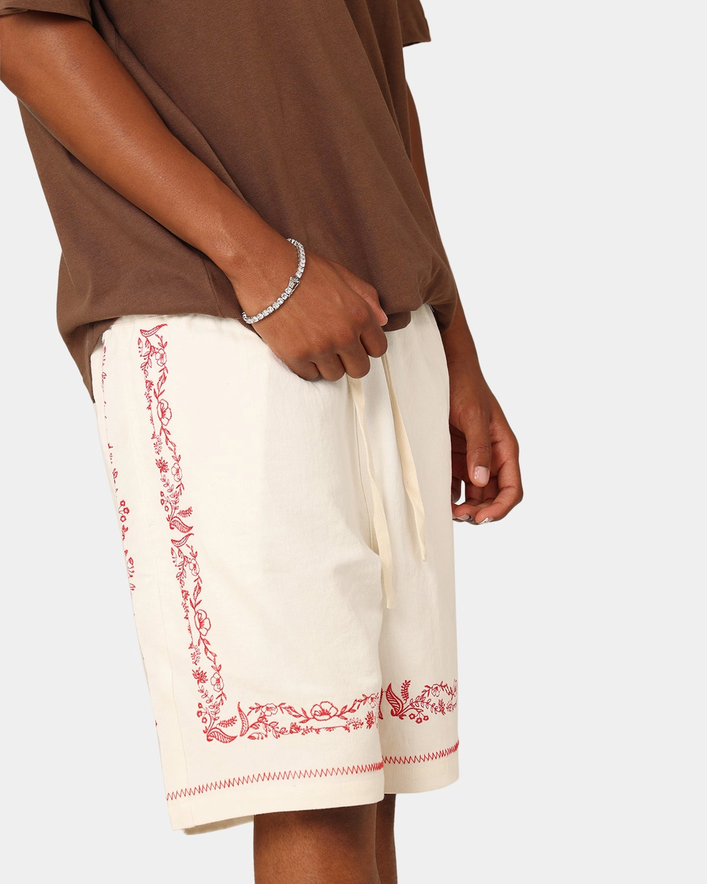 404 Frontier Linen Blend Shorts Off White mix and match music event look