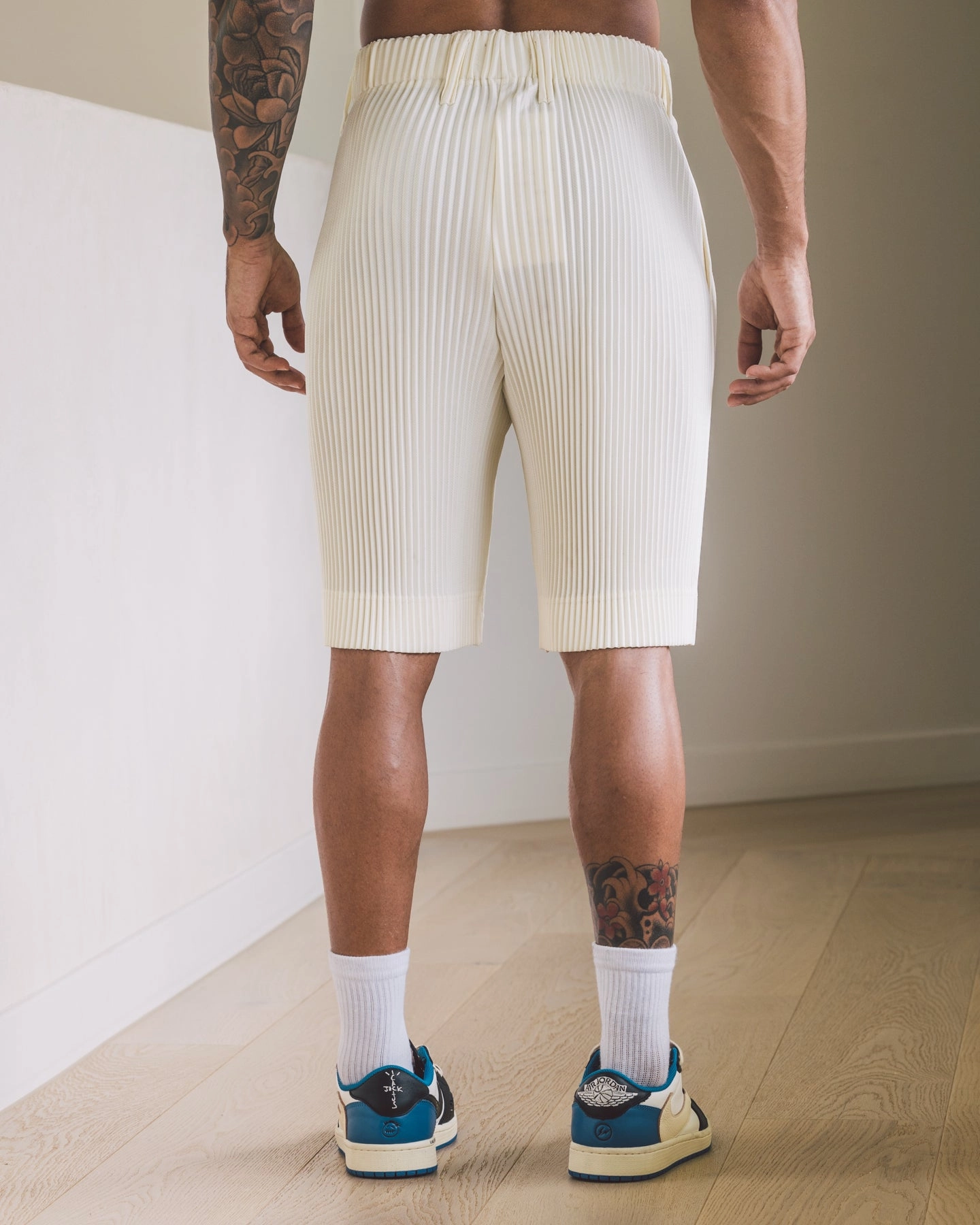 Beach-Ready Look 404 Harbour Plisse Shorts Ecru