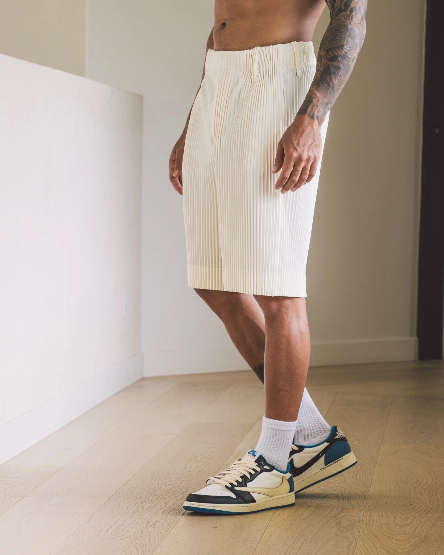 skiing outfit 404 Harbour Plisse Shorts Ecru