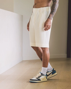 skiing outfit 404 Harbour Plisse Shorts Ecru
