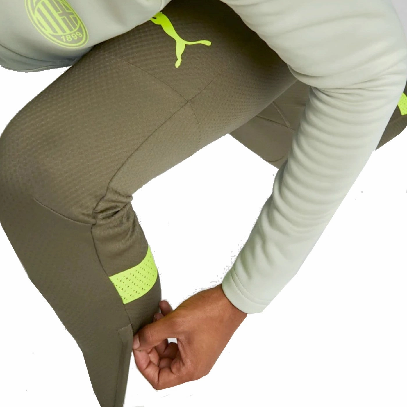 AC Milan UCL training Soccer tracksuit 2022/23 - Puma Sunny day outfit lifestyle venue