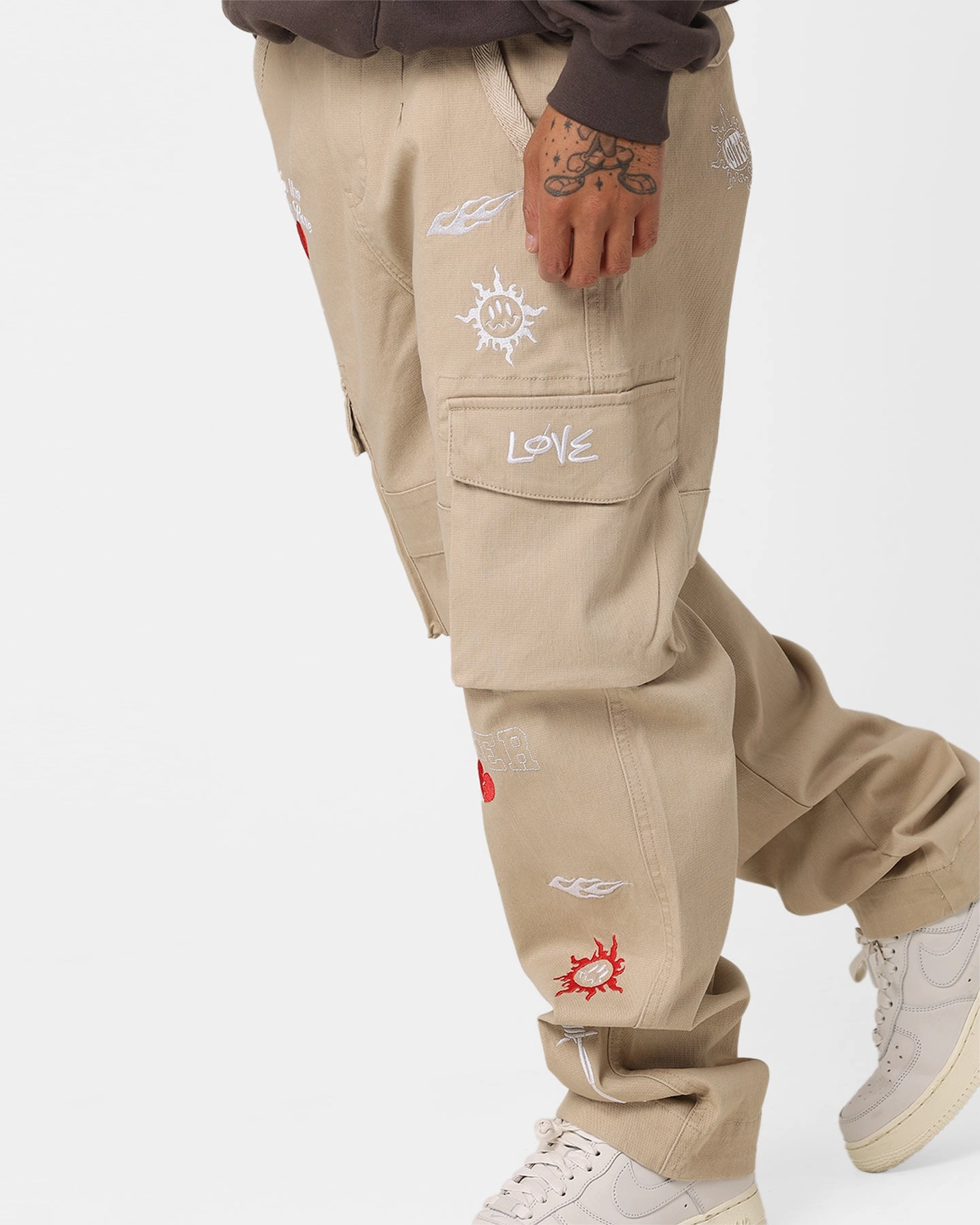 Stretchable Design SecureCargoPockets Loiter Sketch Cargo Pants Off White