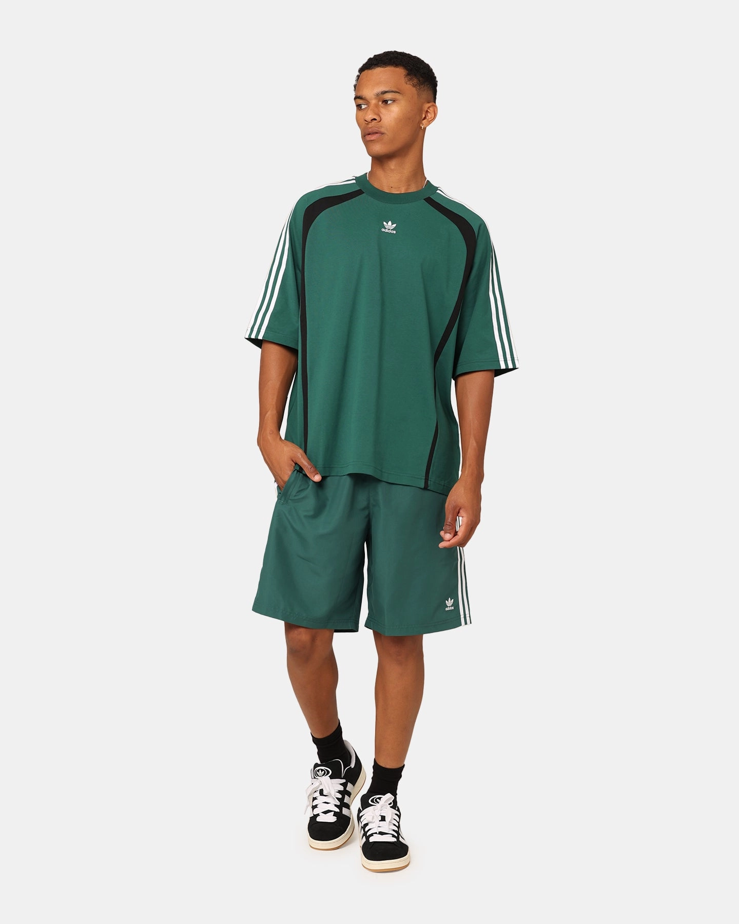 Adidas Oversized Shorts Collegiate Green Travel Light Party outfit