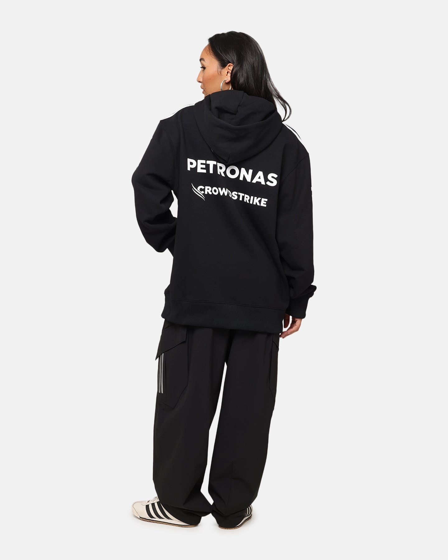Review Durable Outerwear adidas x Mercedes-AMG PETRONAS Formula One F1 2025 Team Hoodie Black/White