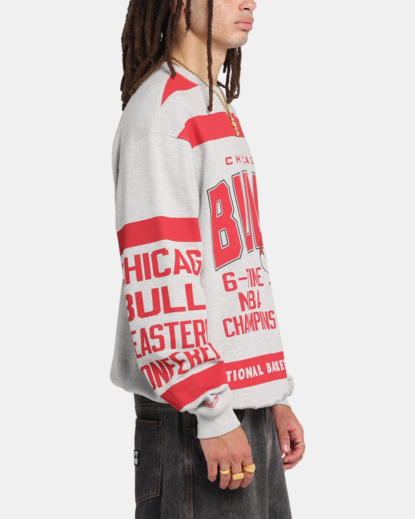 Winter Style Cozy Essentials Mitchell & Ness Chicago Bulls Letterform Crewneck Grey Marle/Official Team Color