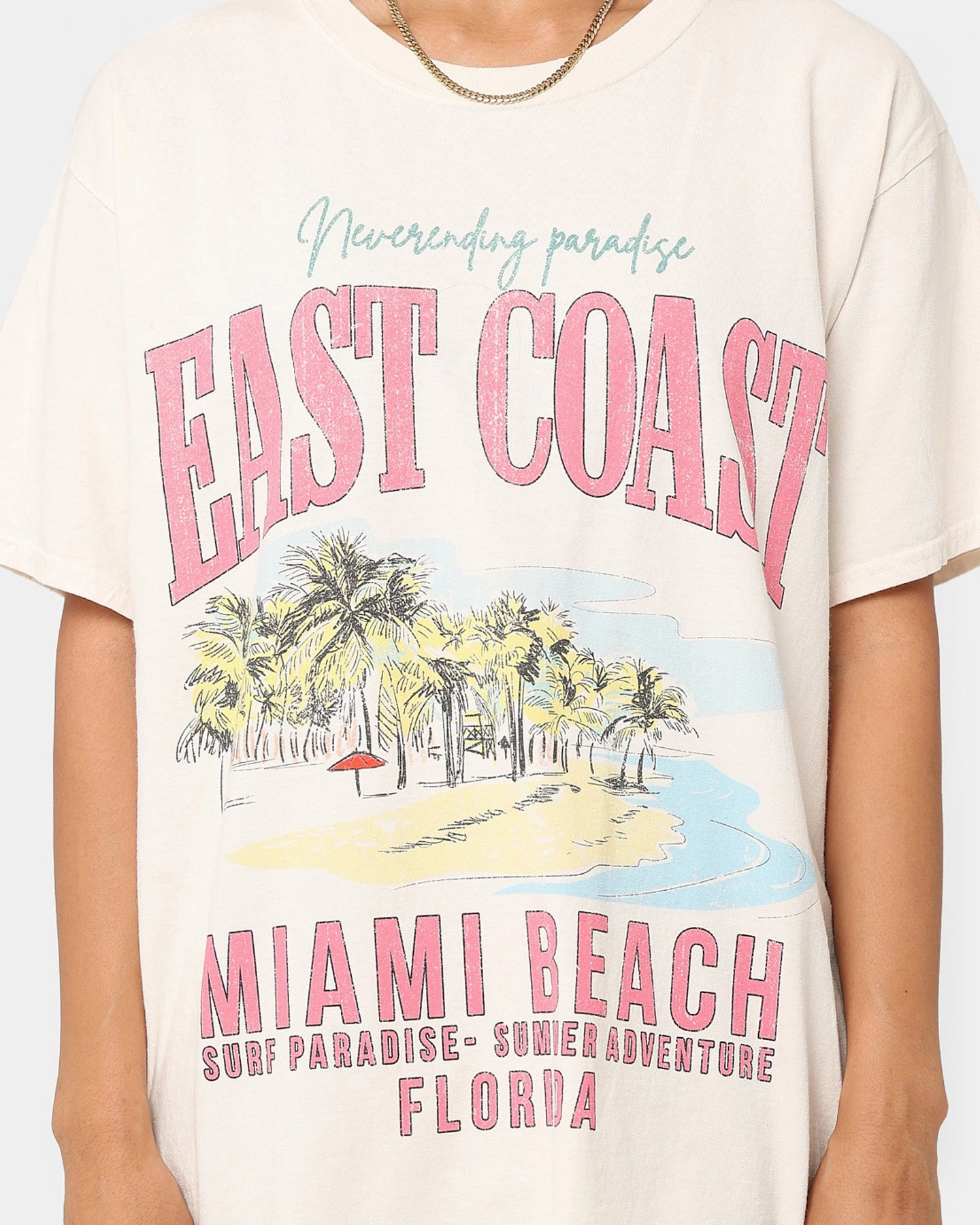 Casual Chic Look Wool combination American Thrift Miami Beach Vintage T-Shirt Off White