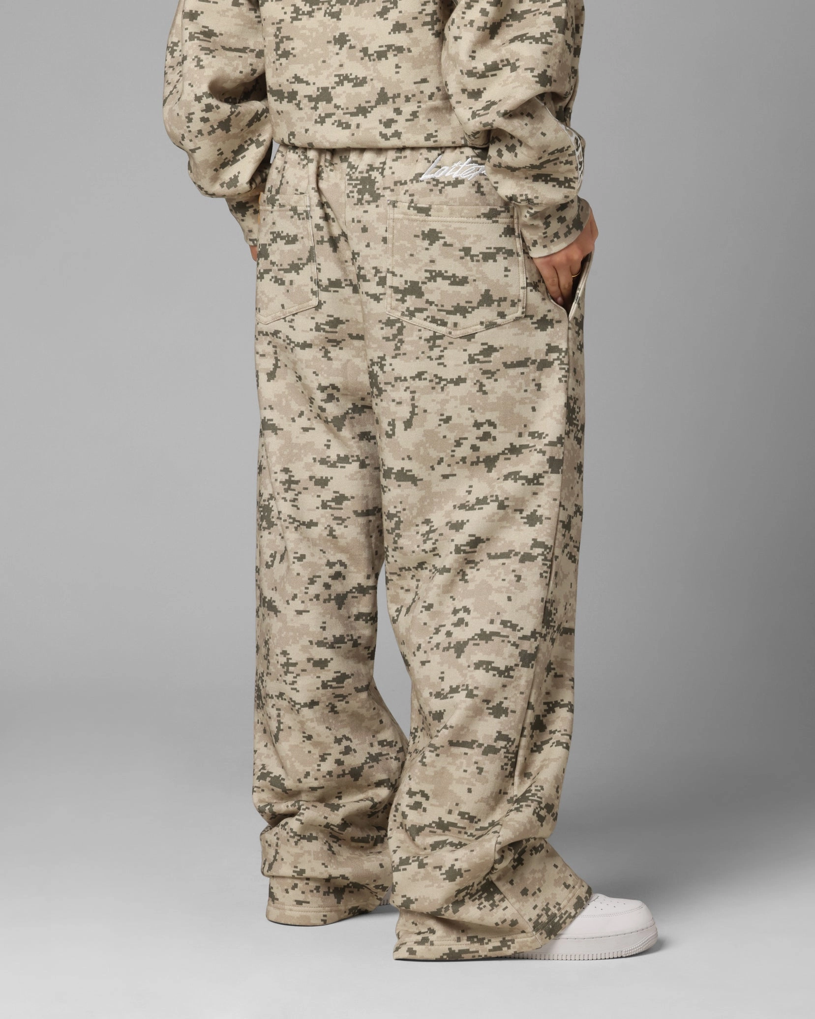 Loiter Hybrid Sweatpants Digi Camo Breathable Mesh Panels