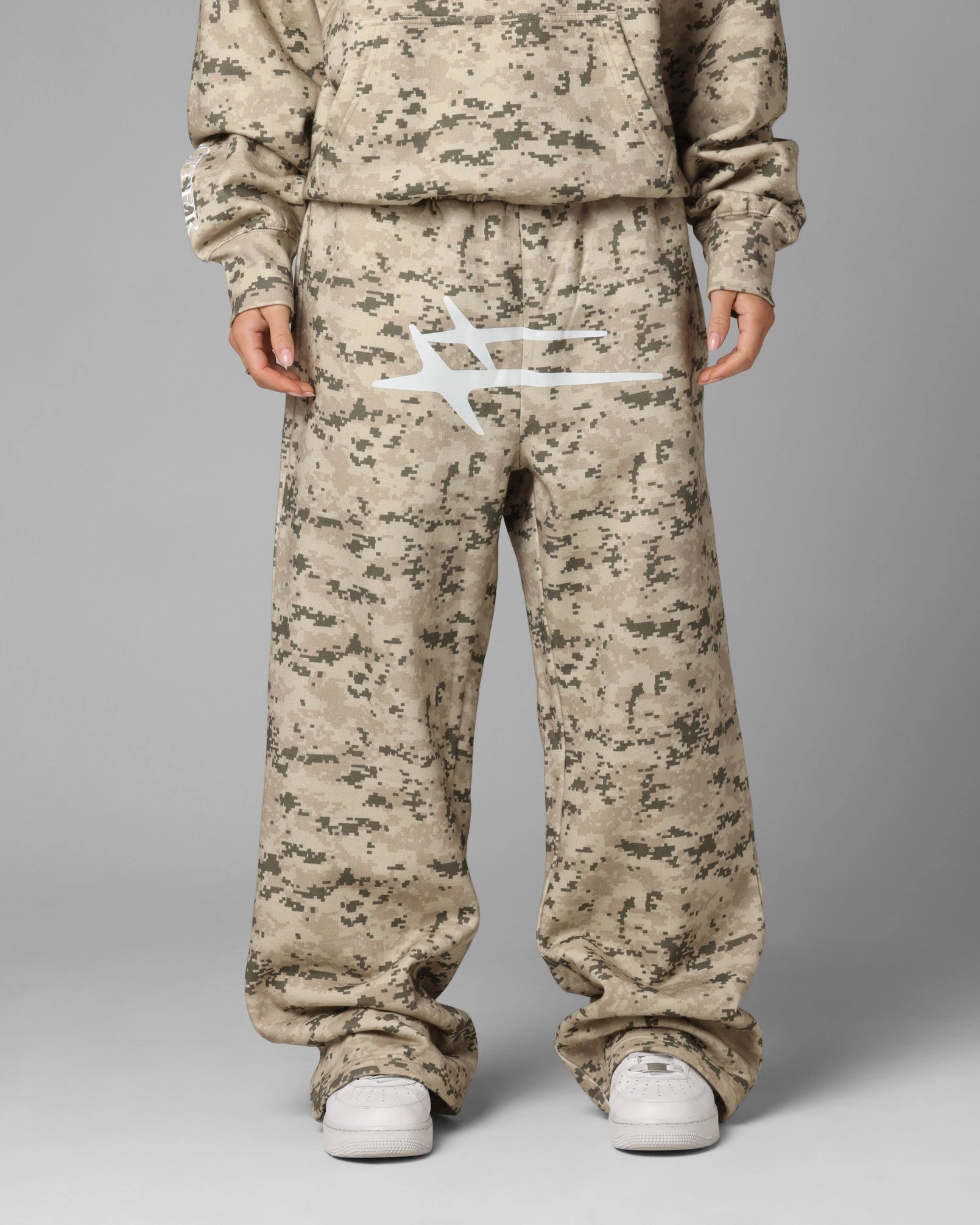 Sleek Design Easy Care Loiter Hybrid Sweatpants Digi Camo