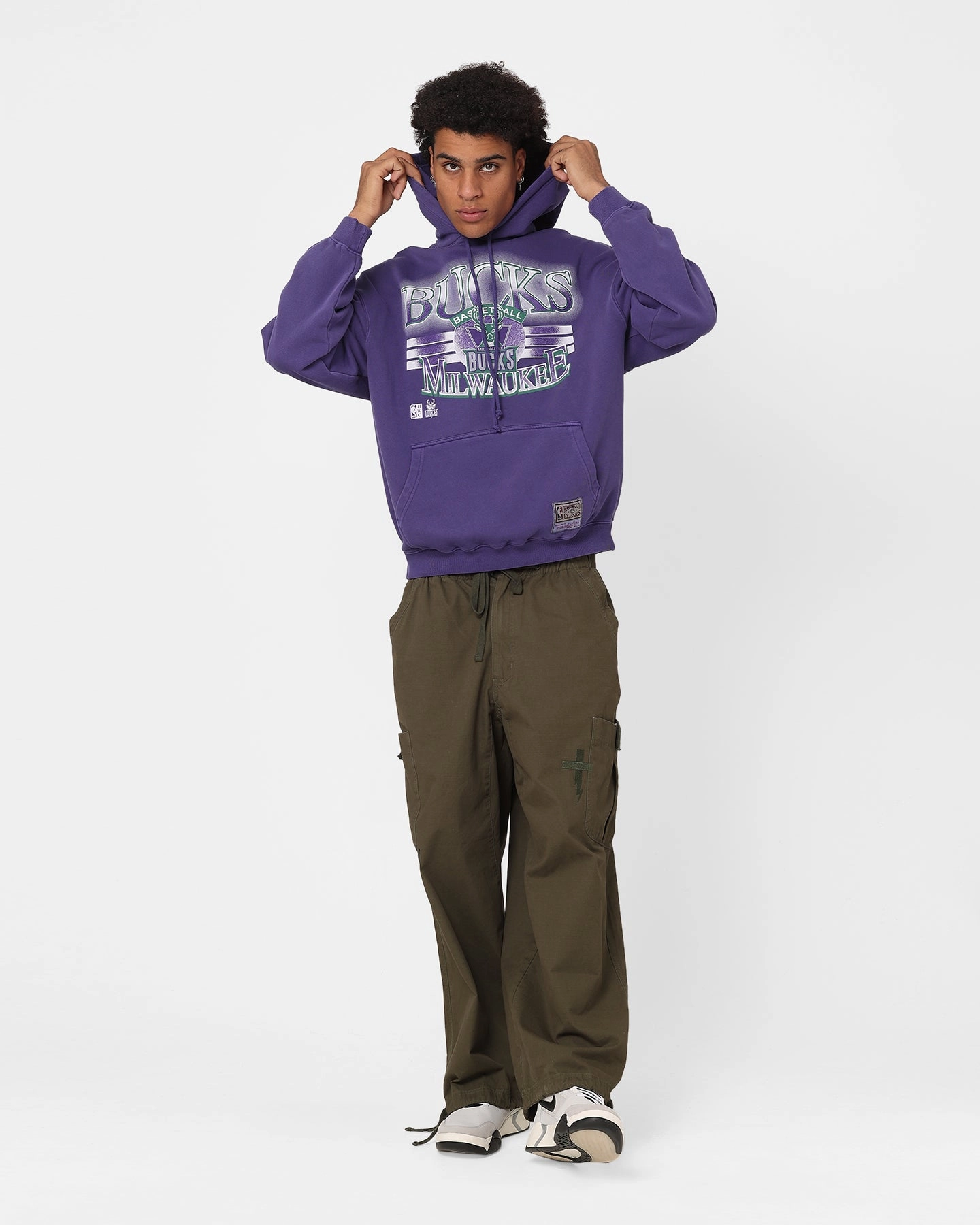 Mitchell & Ness Milwaukee Bucks Glow Arch Hoodie Purple travel use