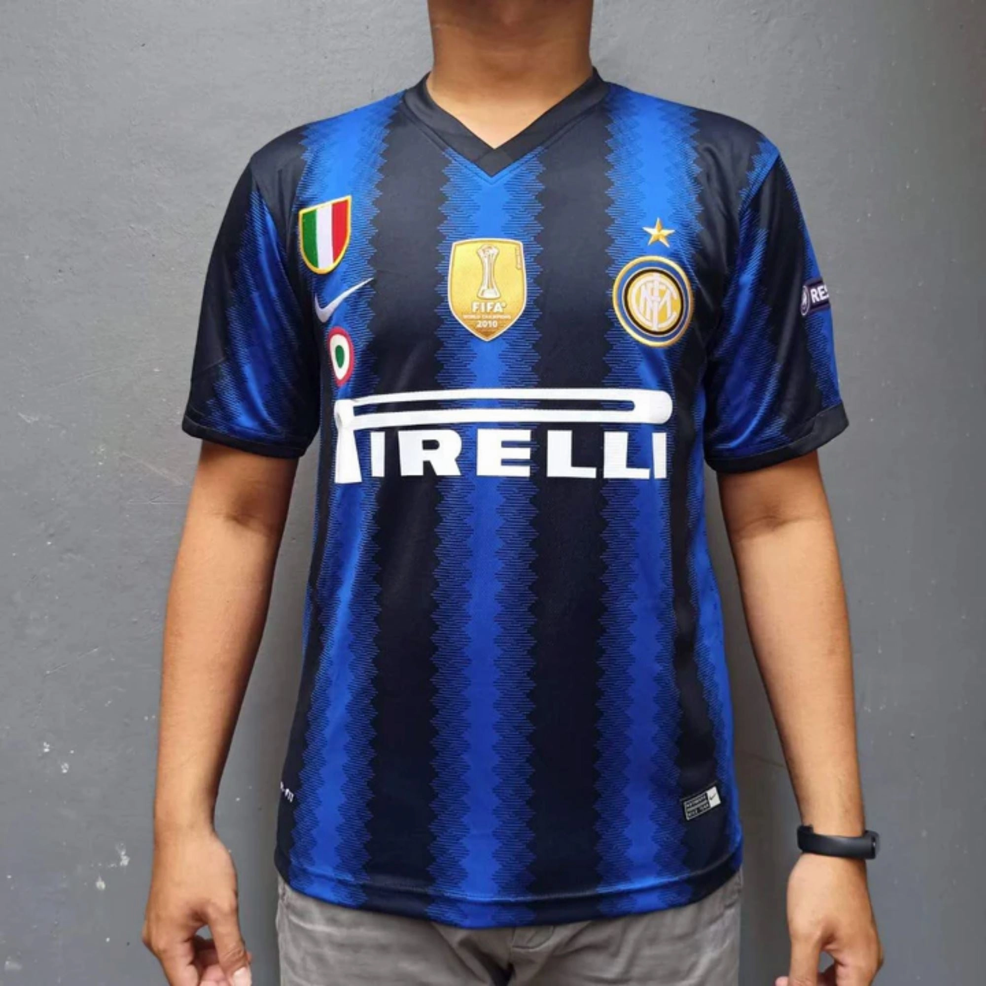 Zero Chafe Technology Friction Free Hemline Design 2010/11 Inter Milan Home Jersey with full patches