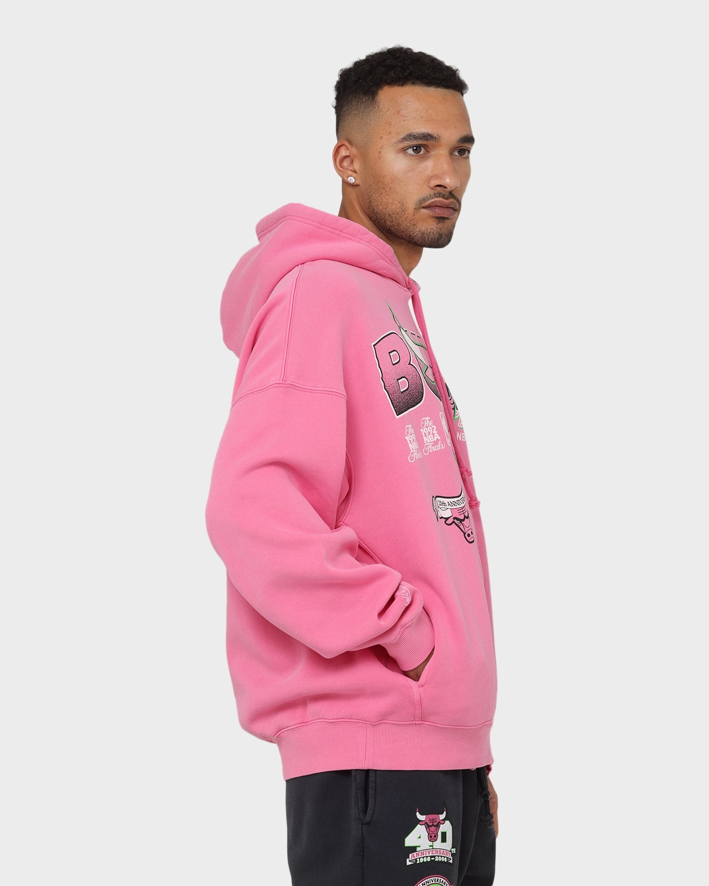 Avoid Outdoor Comfort Mitchell & Ness Chicago Bulls Neon Champs Hoodie Neon Pink