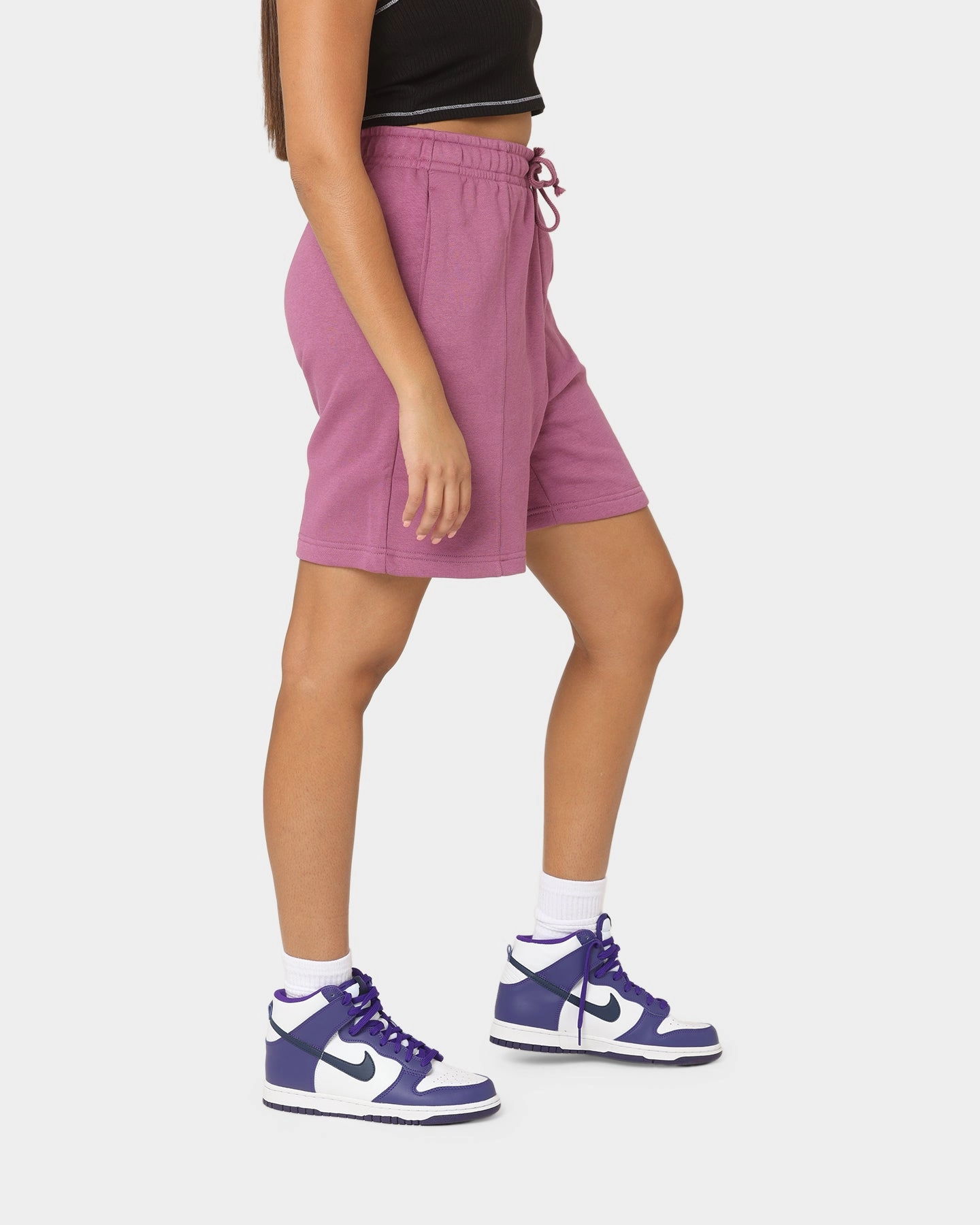 Nike Women's Nike Sportswear Essentials Fleece High-Rise Shorts Light Bordeaux Warm Mood QuickAccessPockets