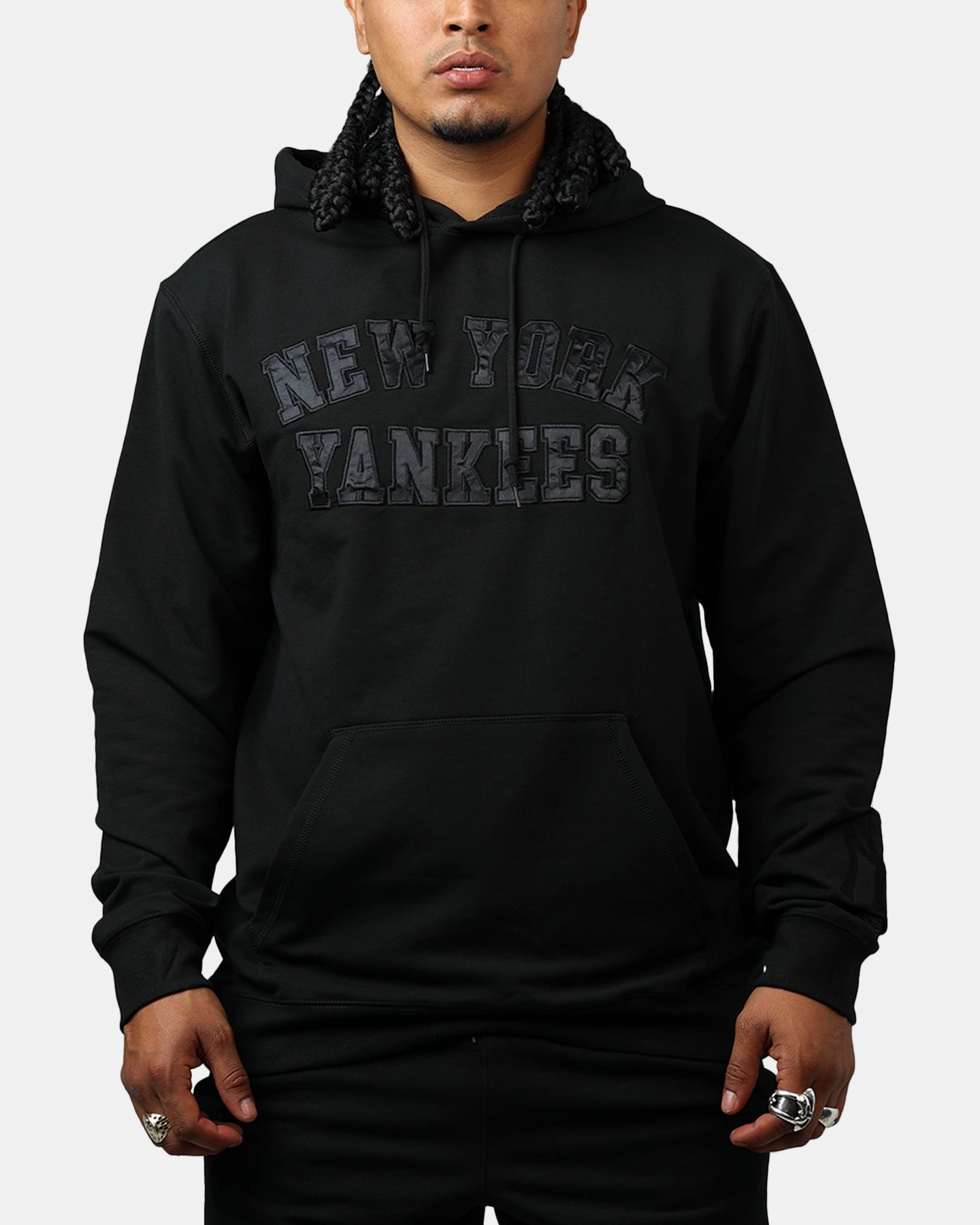 Debate Noise Free Movement New Era New York Yankees Logo Select Hoodie Black/Black