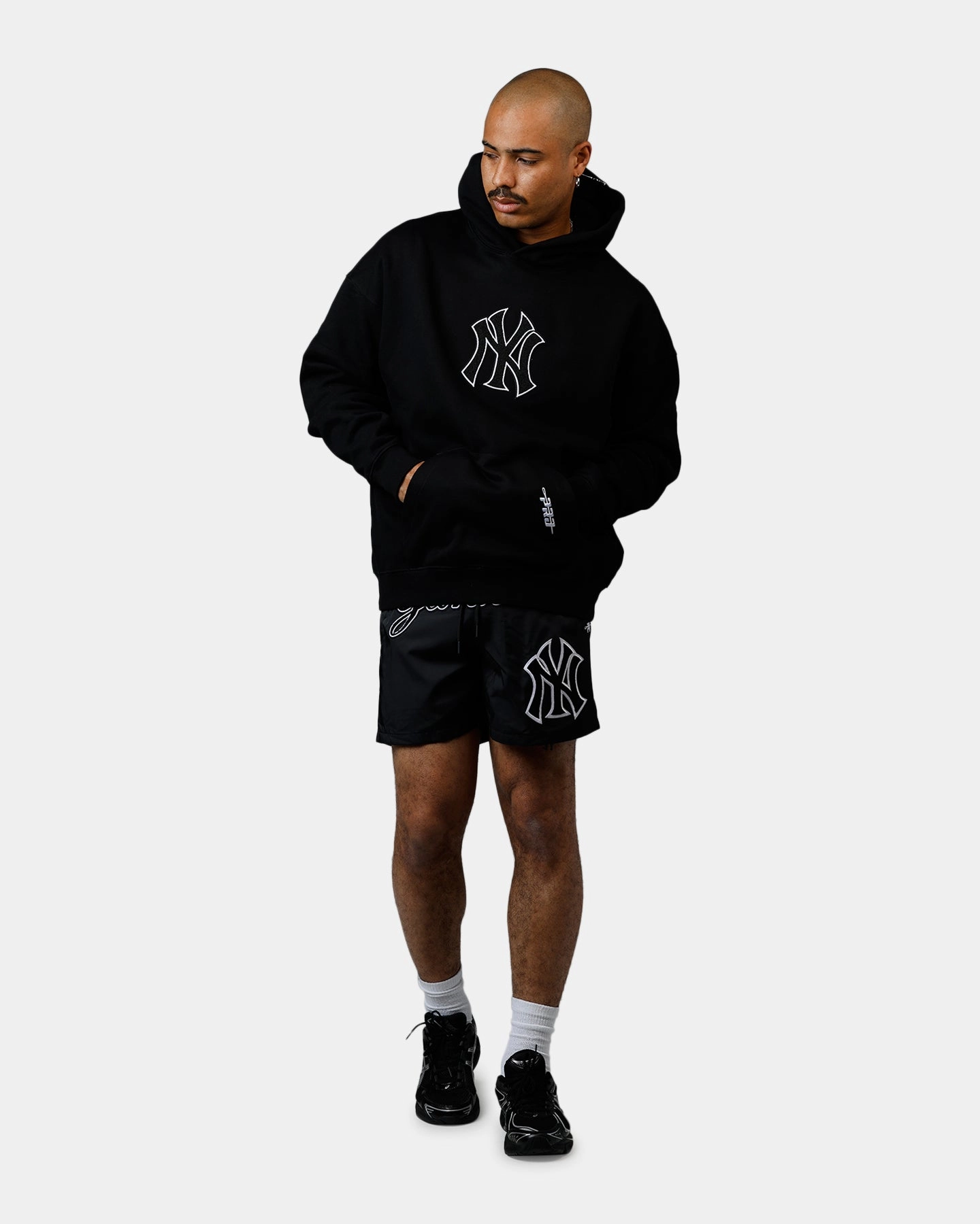 Pro Standard New York Yankees Chenille Hoodie Black suitable for solo travel Heavy Duty Zippers