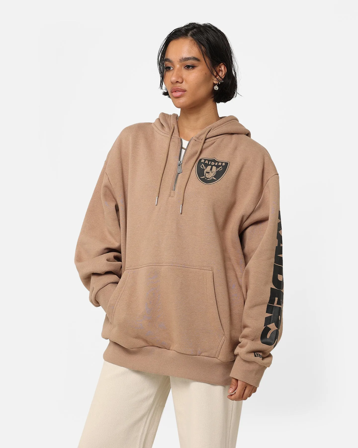 New Era Las Vegas Raiders Quarter Zip Sleeve Script Hoodie Khaki/Black suitable for educational purposes Bill