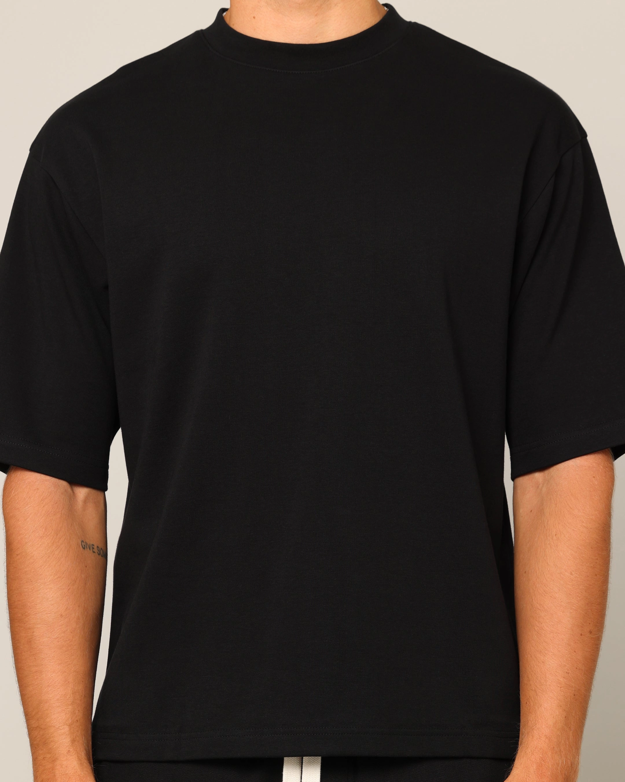 Soft and breathable Drip Dry Fabric Carr?? Blanc Boxy T-Shirt Black