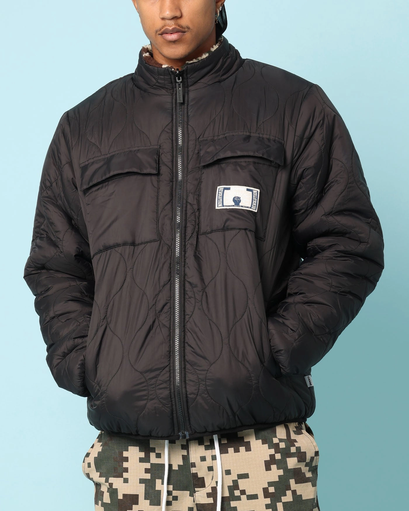 Carr?? Digi Sherpa Reversible Jacket Black/Camo Demonstrate Camping Trip