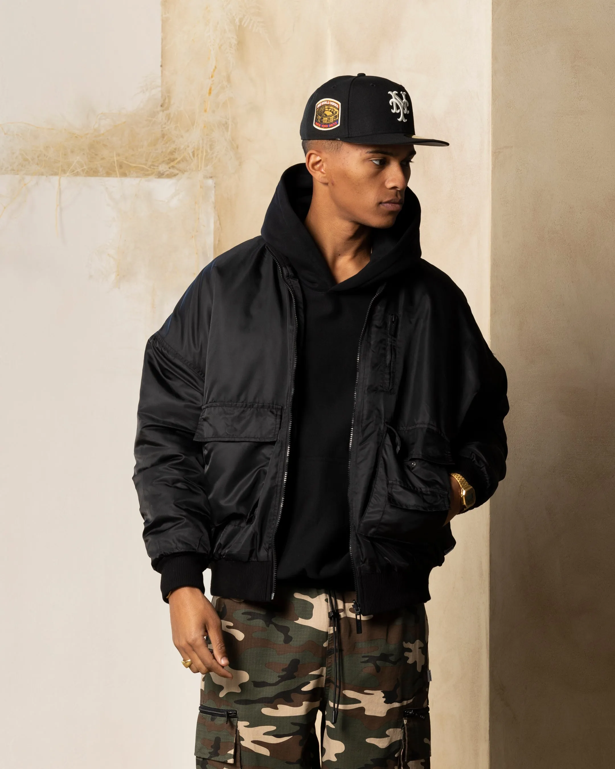 Carre Superior Oversized Bomber Jacket Black Thermoregulating Insulation Round-neck