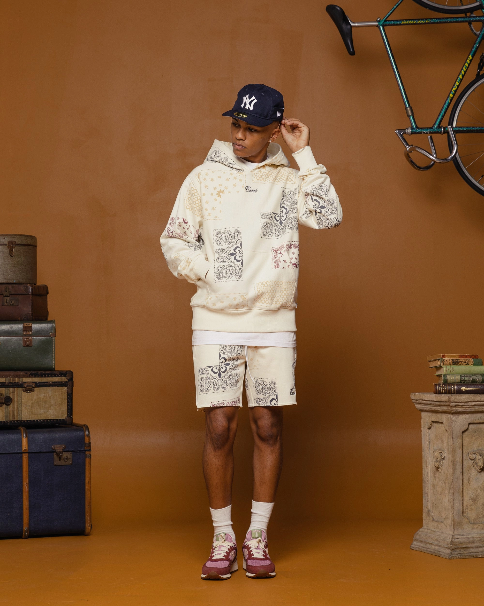 Anti Odor Technology Carre Fragment Paisley Shorts Off White