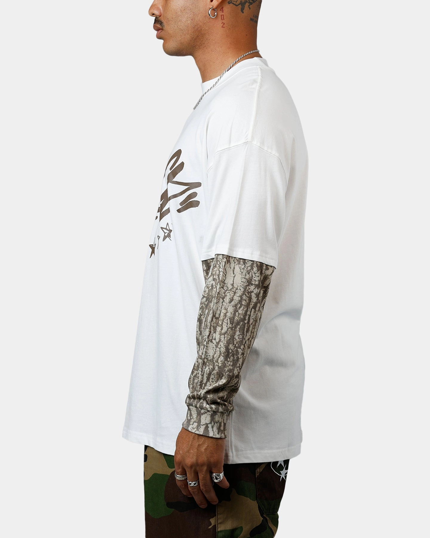 Flexible Shoulder Seams Carre Graffiti Layered Long Sleeve T-Shirt Off White