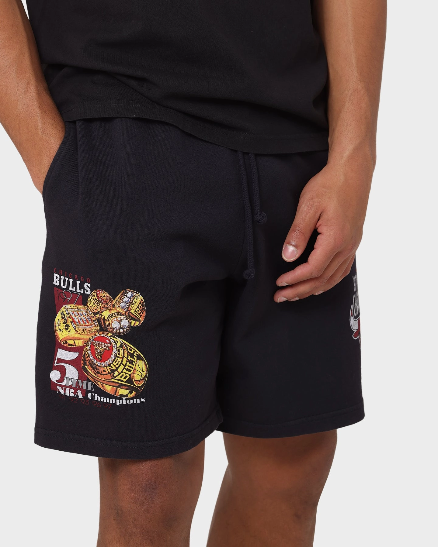 Mitchell & Ness Chicago Bulls 5 Times Champs Fleece Shorts Faded Black clubbing attire