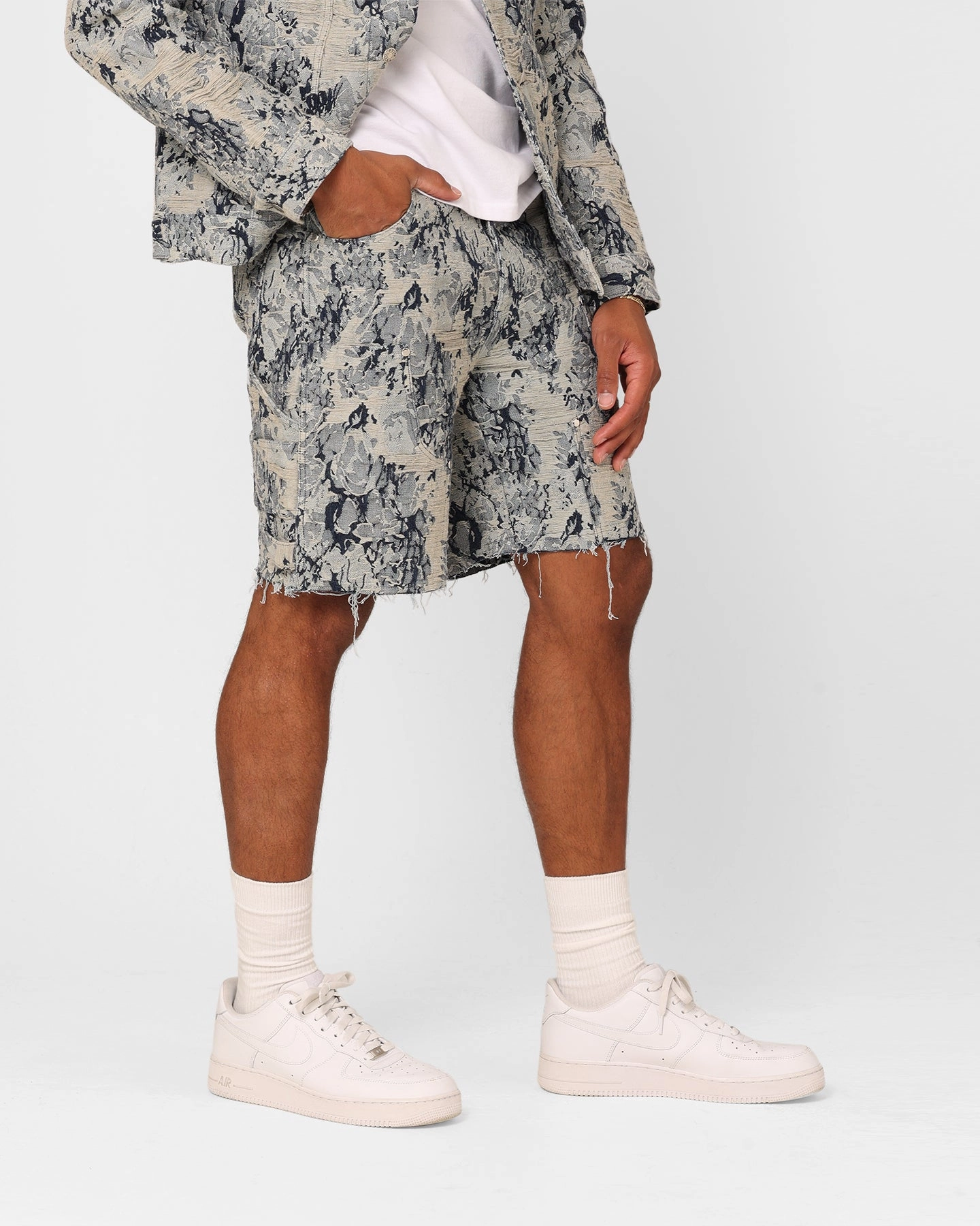 XXIII Rosa Jacquard Shorts Blue Rubberized Grip Waistband date night look