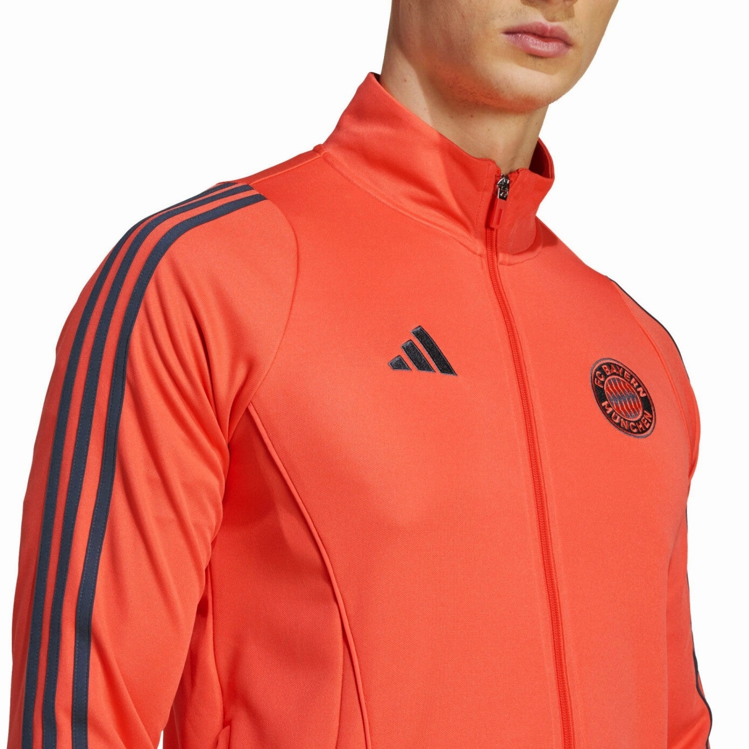 Water-resistant multi-pocketed Bayern Munich training presentation bench tracksuit 2025/26 - Adidas