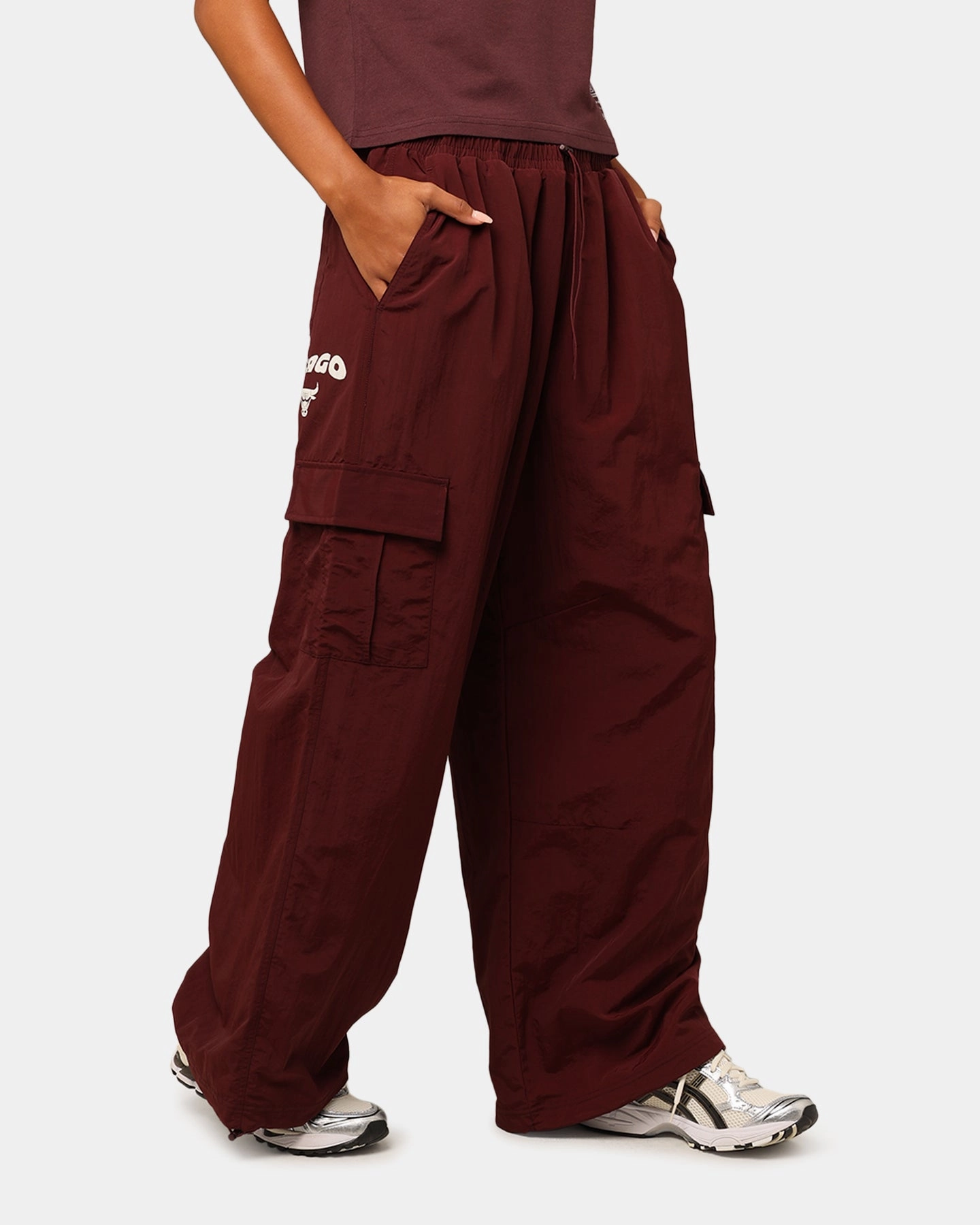 Sleek Look Mitchell & Ness Women's Chicago Bulls Wavey Text Cargo Pants Fudge