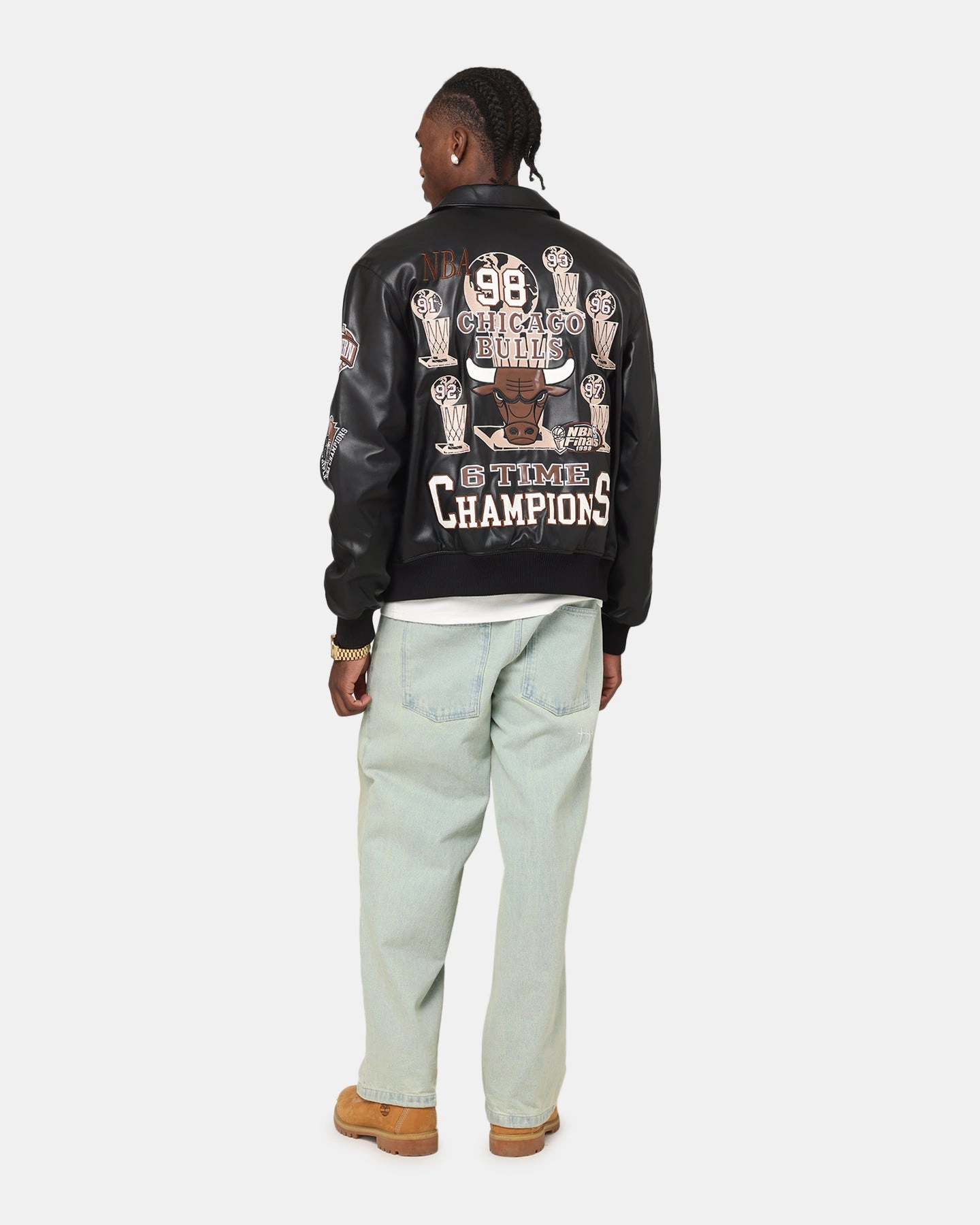 Weekend Comfort Sleek Outerwear Mitchell & Ness Chicago Bulls 6 Time Jacket Black