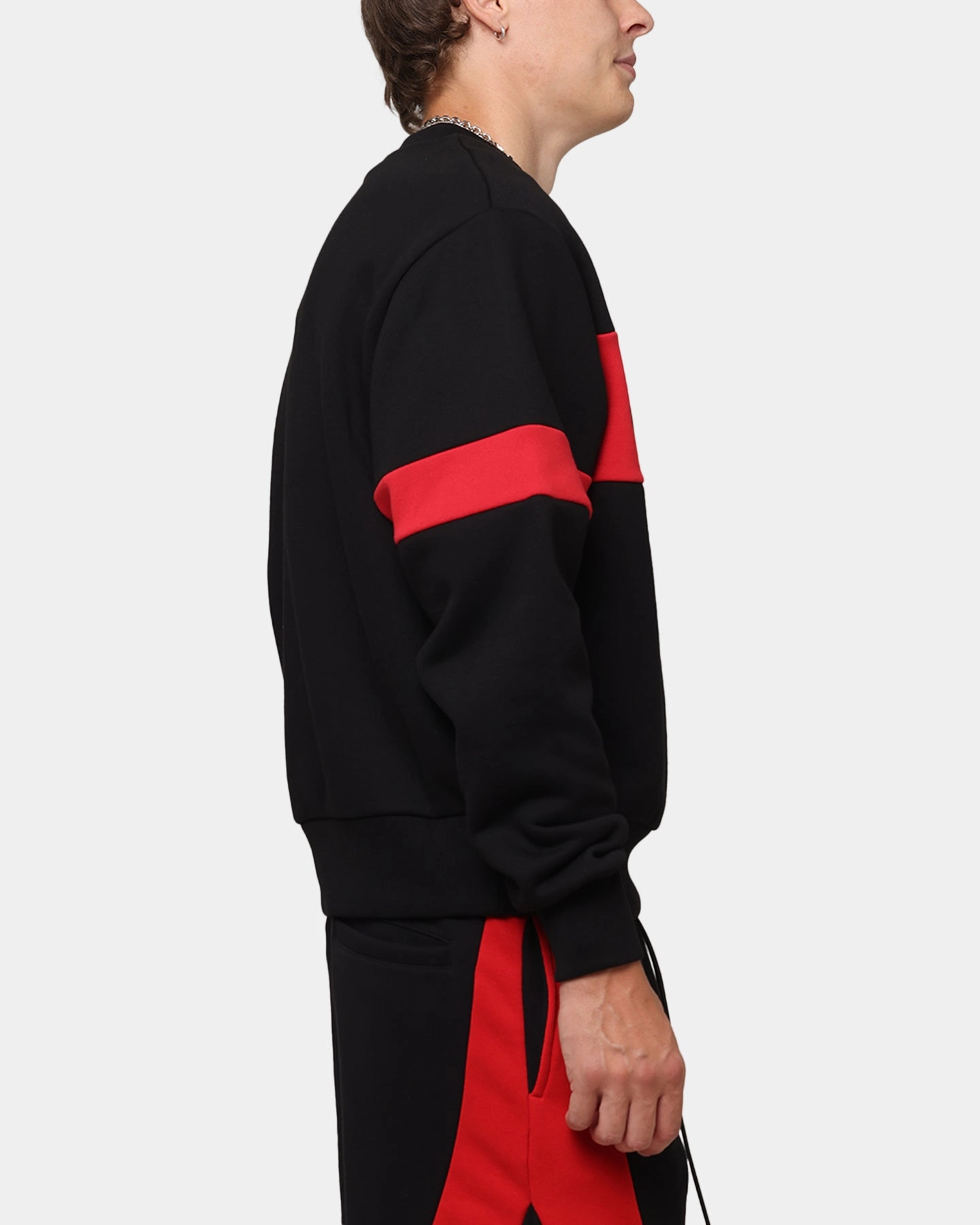 Carre Bars Crewneck Black/Red elegant design