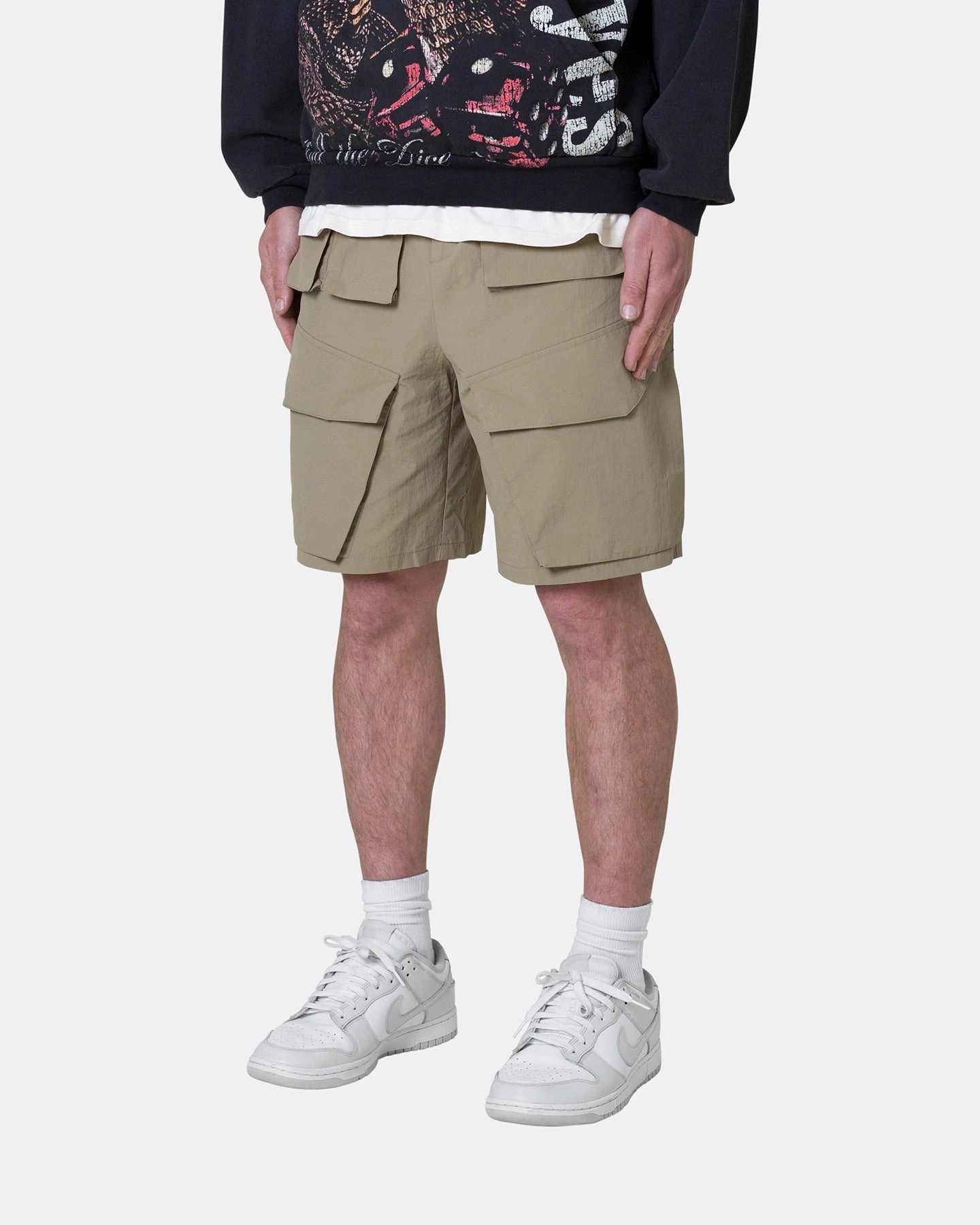 date night look MNML Nylon Cargo Traveler Shorts Sand