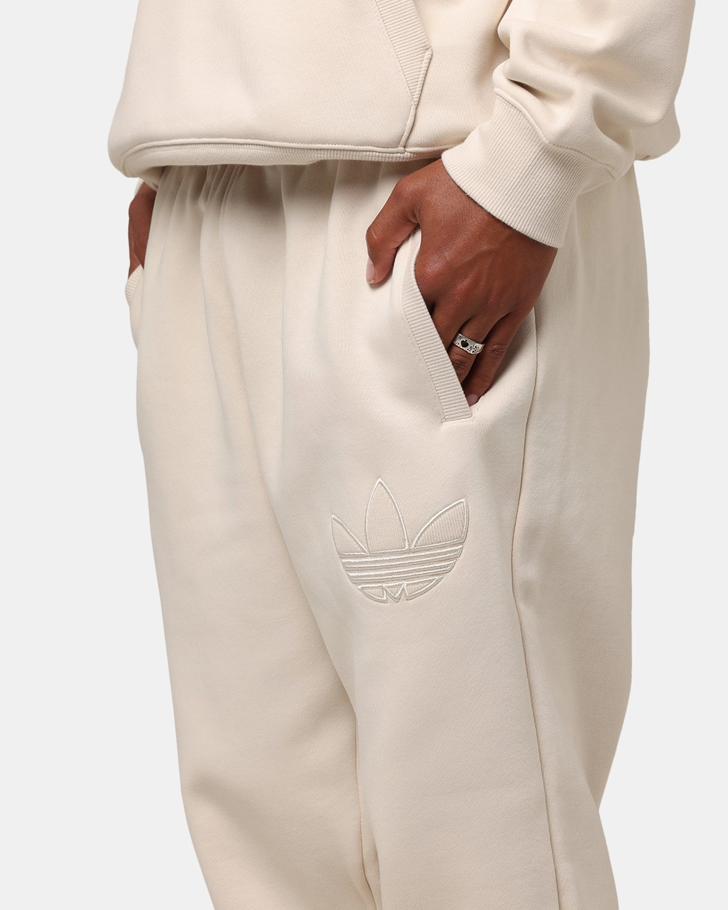 Urban Look Printed design Adidas Originals 70's Fleece Joggers Wonder White