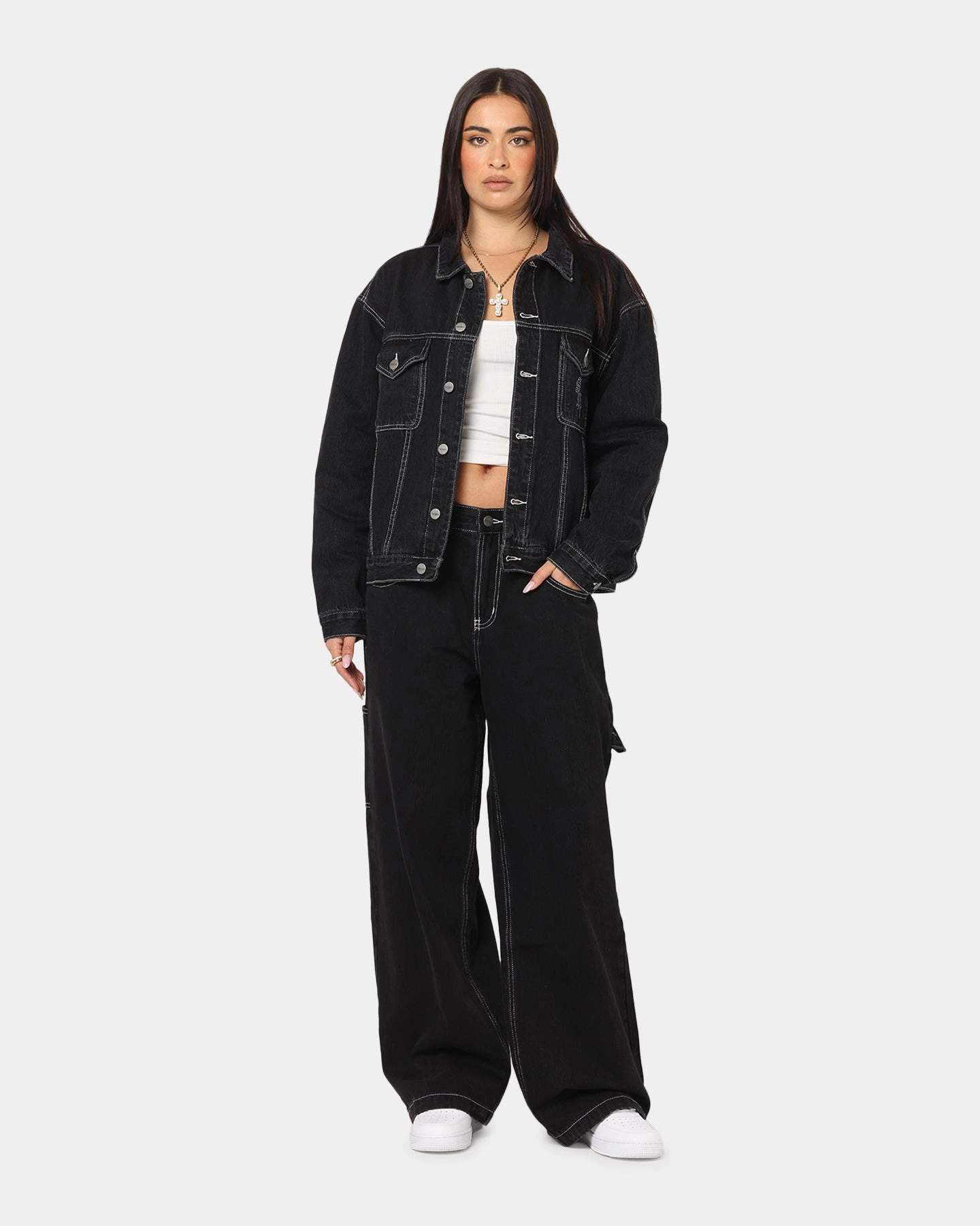 Street Vibe Winter Warmth Student Outfit Textured Saint Morta Amplus Fray Carpenter Jeans Contrast Black