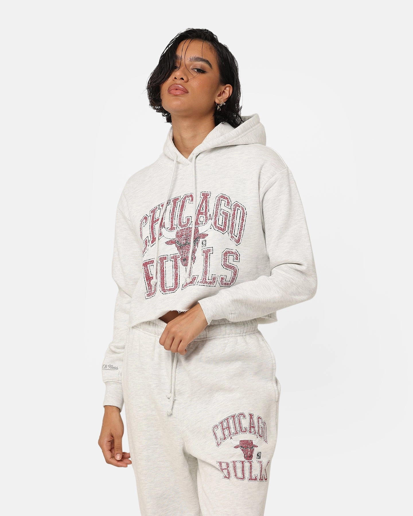 suitable for individual sports Mitchell & Ness Women's Chicago Bulls Arch Logo Crop Hoodie White Marle
