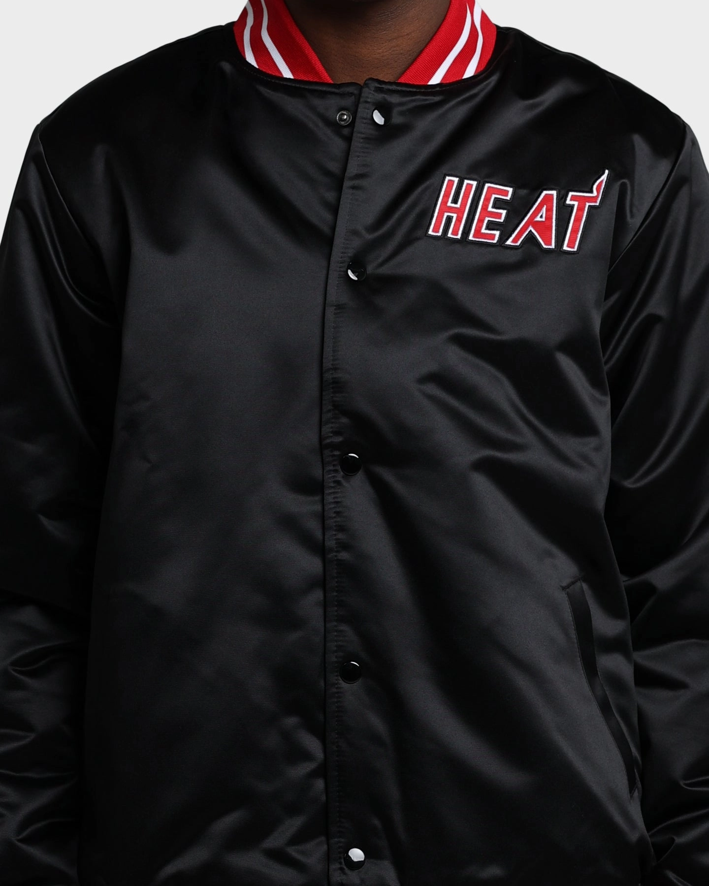 All Weather Protection Mitchell & Ness Miami Heat Heavyweight Satin Jacket Black