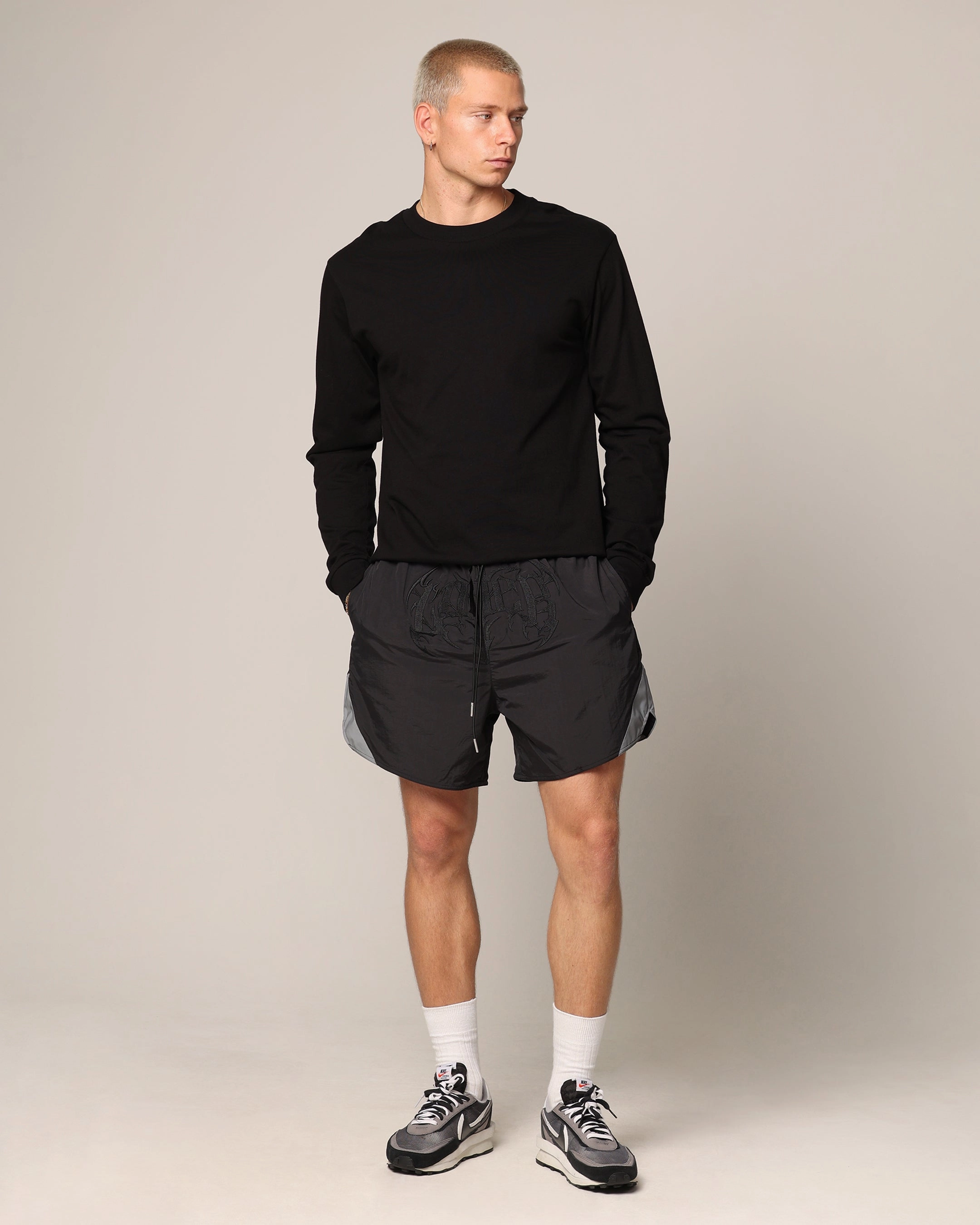 Versatile Style Minimal Fit Loiter Shadow Walk Shorts Black