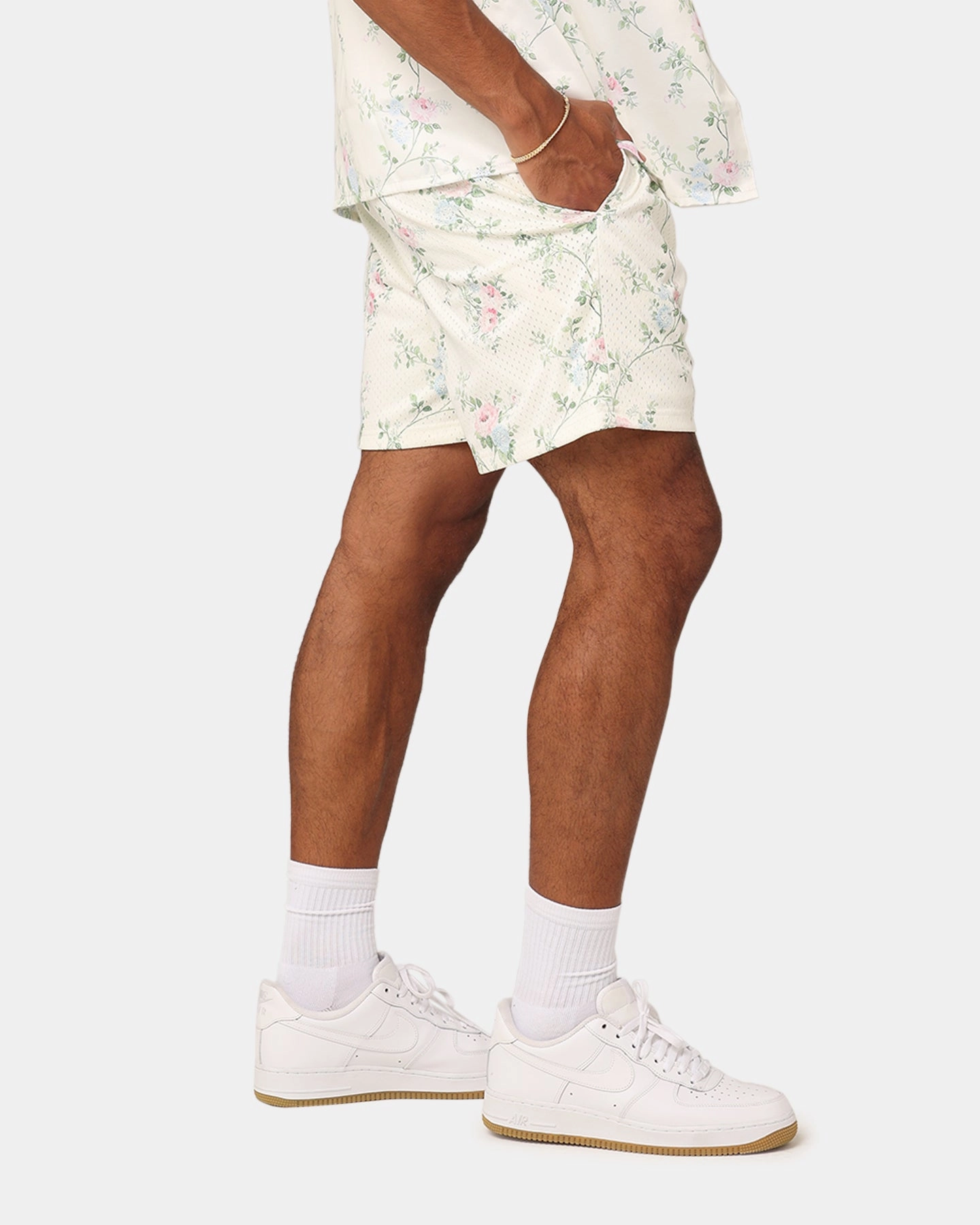 XXIII Anthony Mesh Shorts Cream/Blue/Pink vacation look