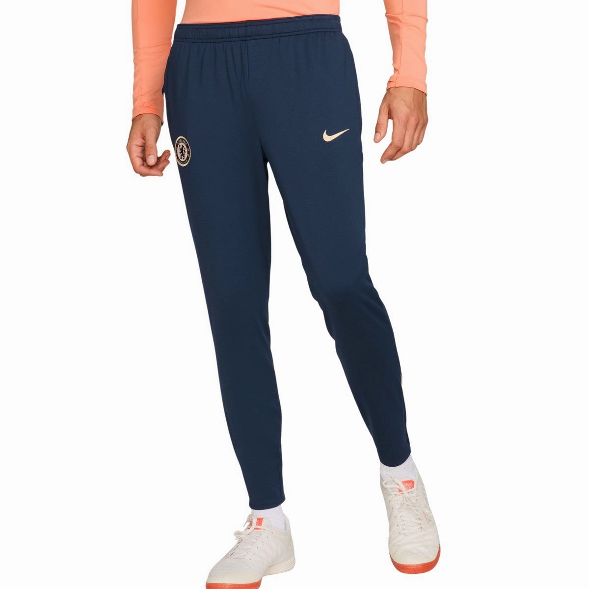 Chelsea FC training technical soccer tracksuit 2025 - Nike AbrasionFreeZoneDesign bracelet venue