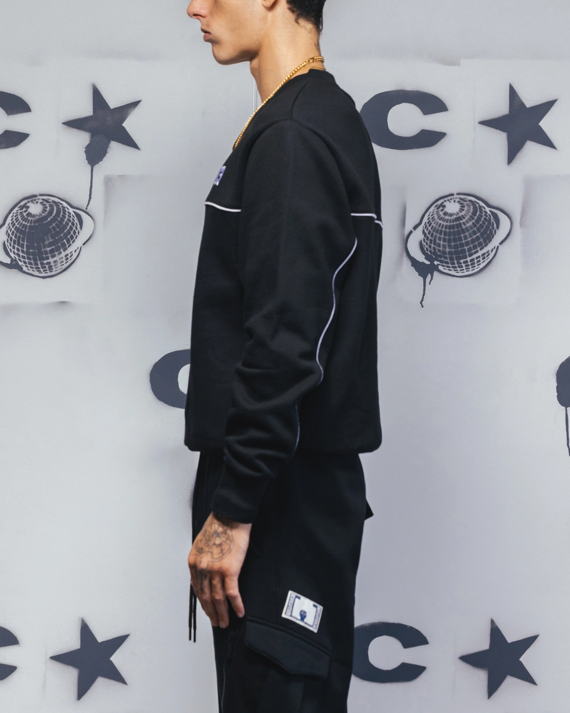 Versatile Comfort Warm Wear Carre Trainer Oversized Panelled Crewneck Black