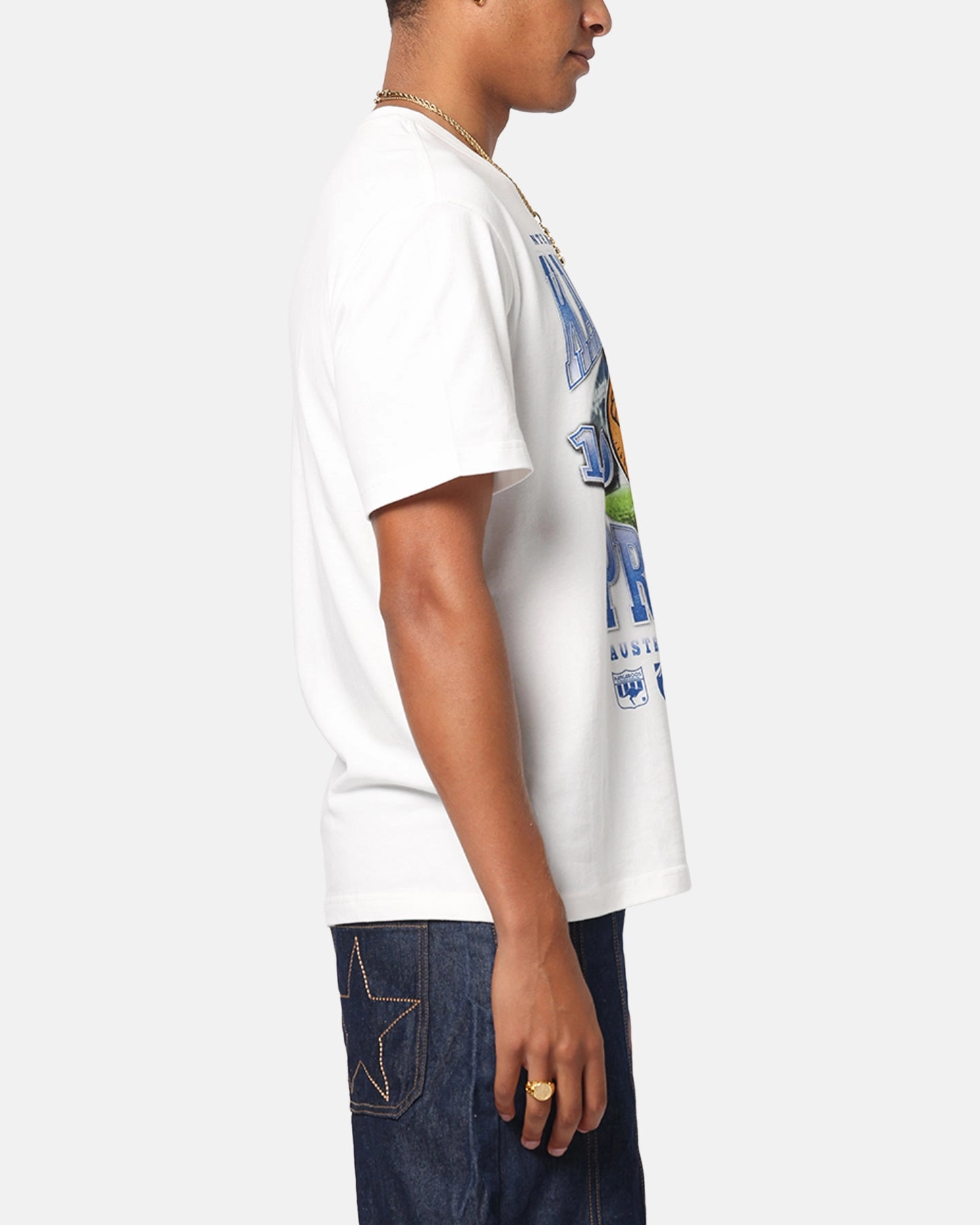 Mitchell & Ness North Melbourne Kangaroos Mascot T-Shirt Vintage White Easy to Style