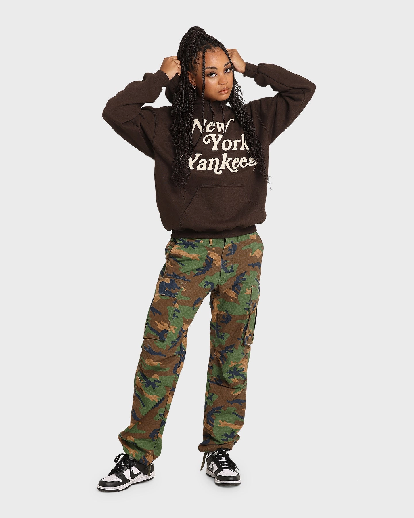 Change Majestic Athletic New York Yankees Team Stack Script Hoodie Dark Chocolate