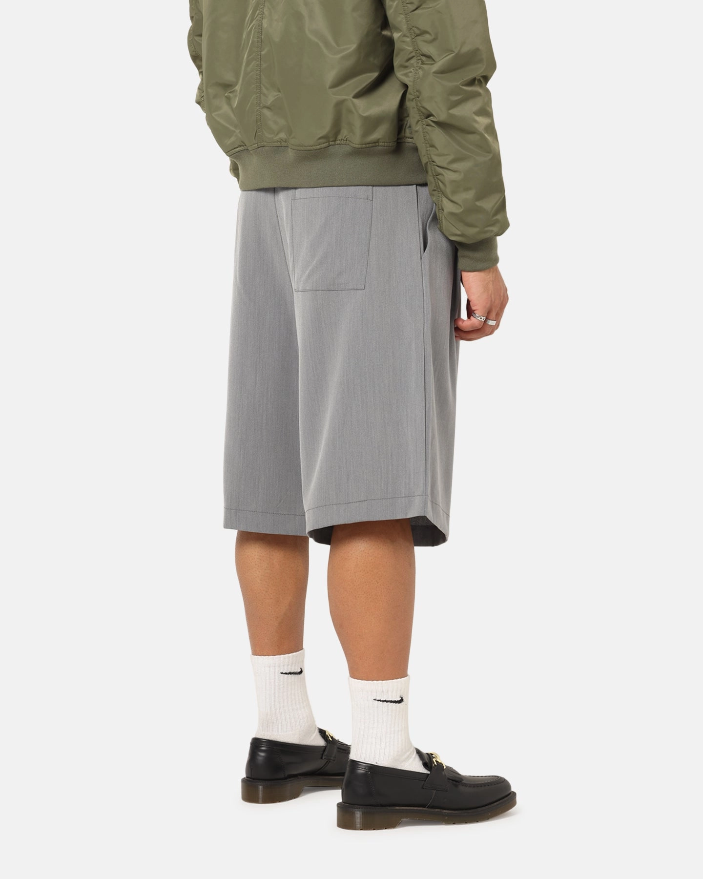 simple design XXIII Baggy Pleated Shorts Grey