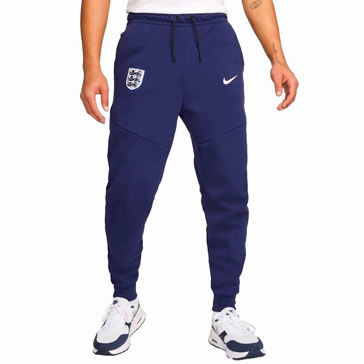 England Tech fleece presentation soccer tracksuit 2024/25 - Nike Skin-friendly functionality