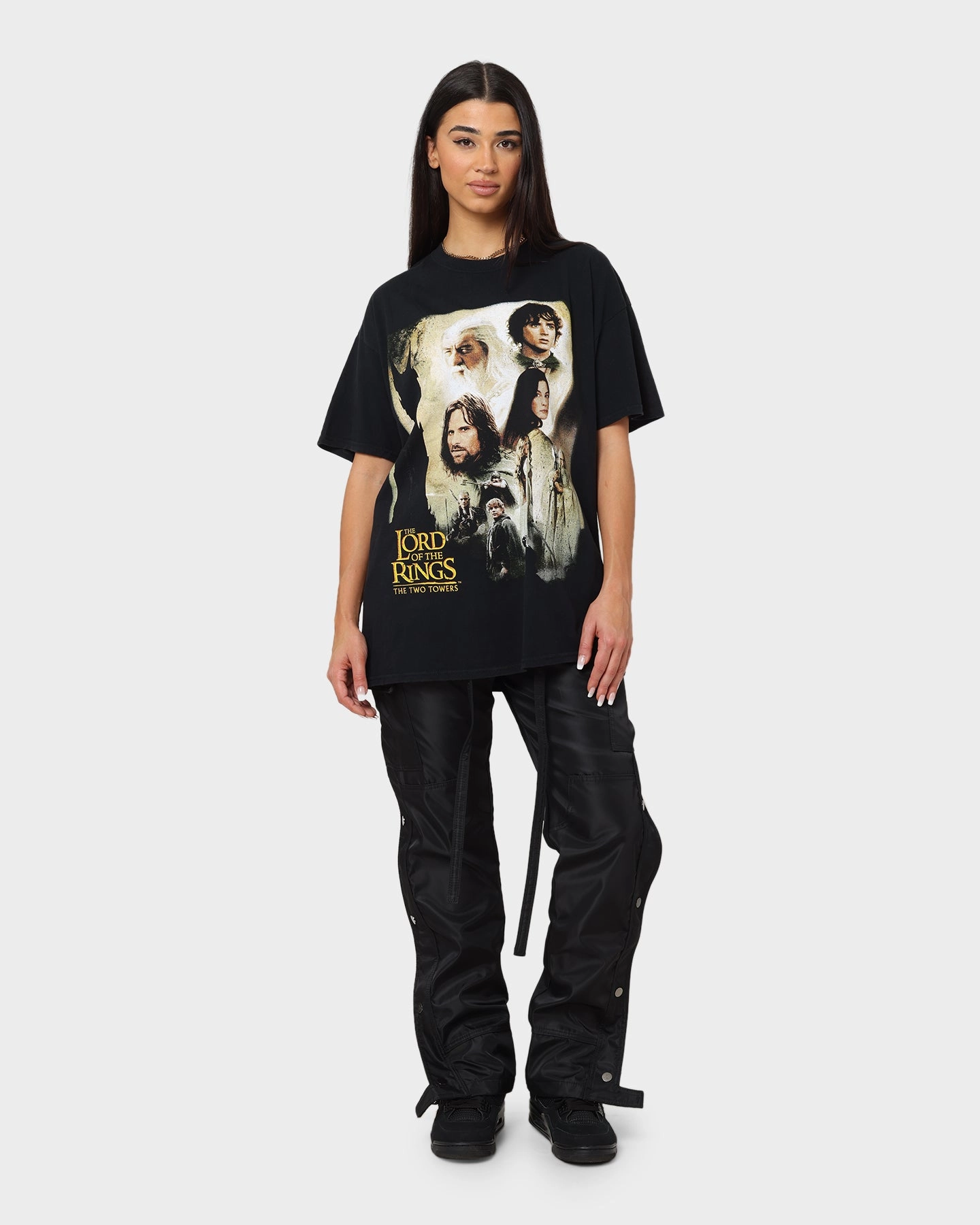 American Thrift X Lord Of The Rings The Two Towers Poster Vintage T-Shirt Washed Black Curved Hemline