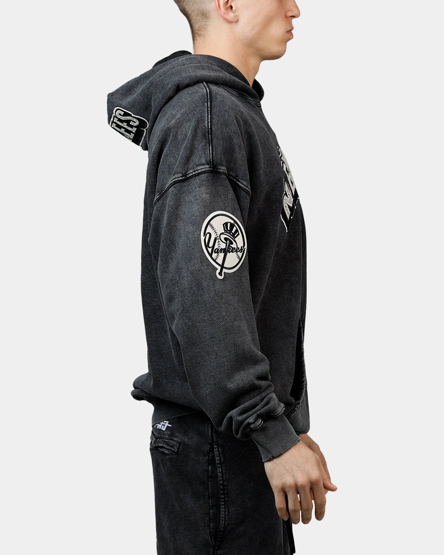 Pro Standard New York Yankees Raffia Hoodie Black Acidwash short sleeved