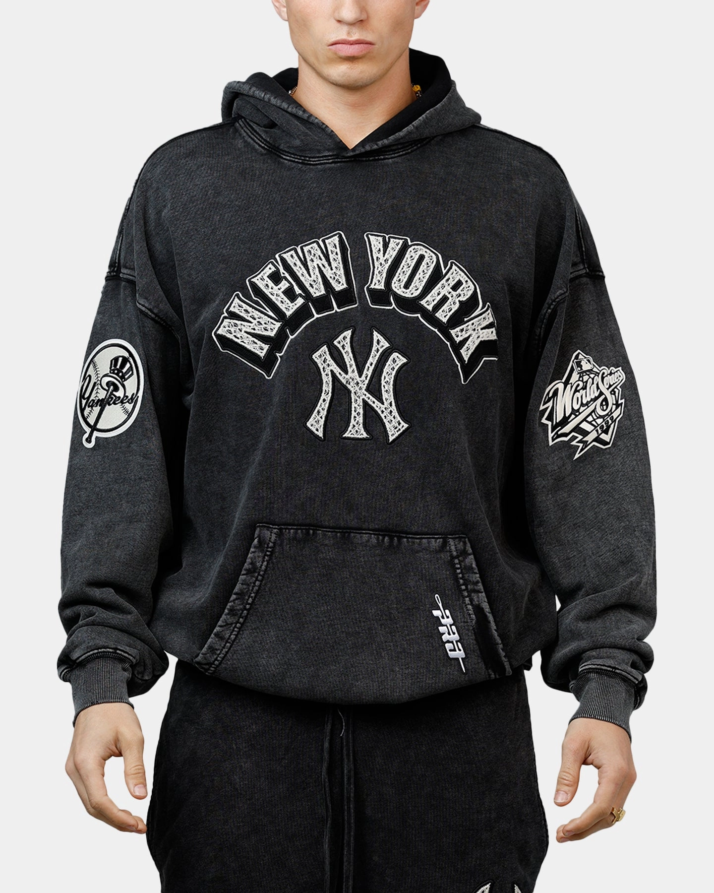 Pro Standard New York Yankees Raffia Hoodie Black Acidwash Notebook