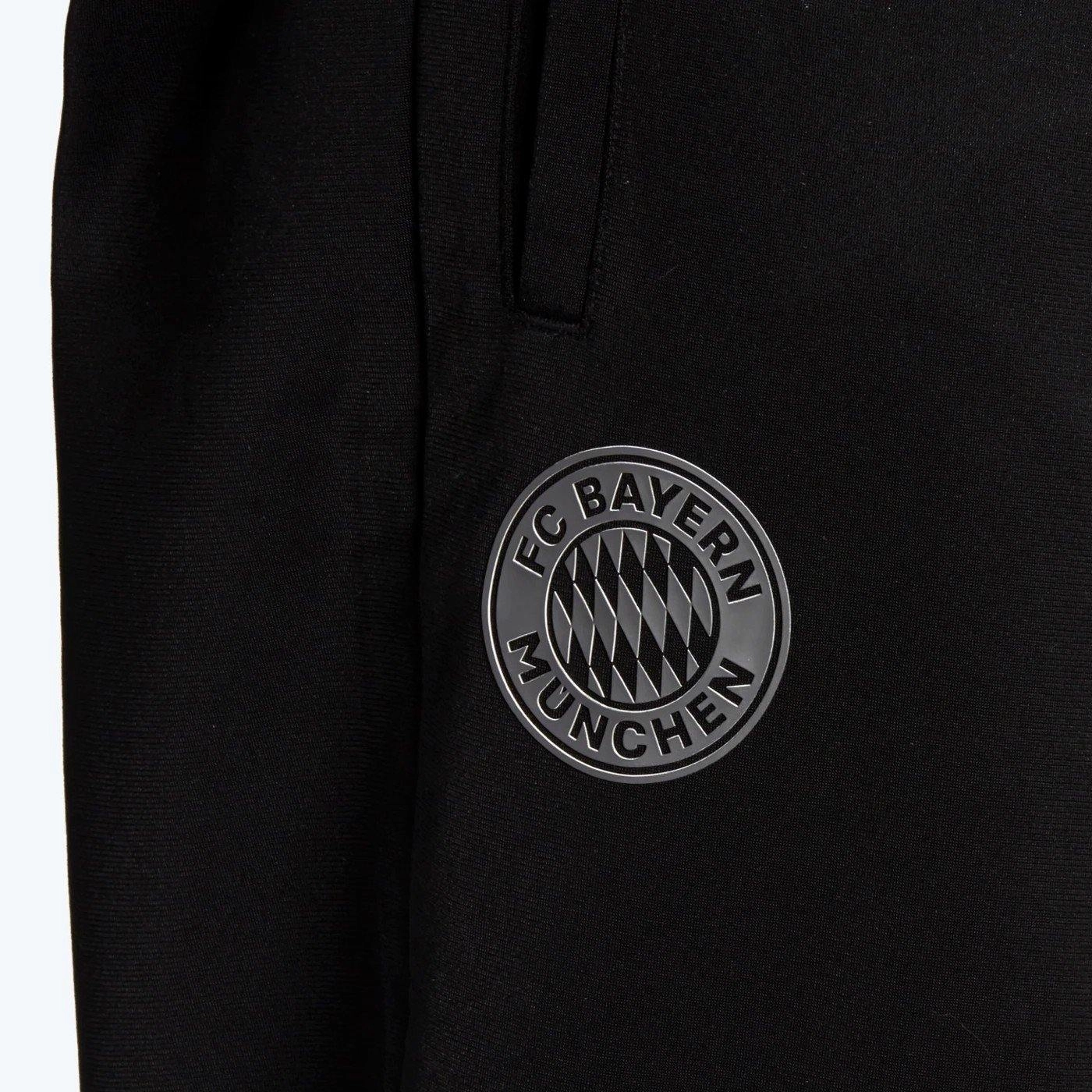 slipper venue Bayern Munich Icon presentation Soccer tracksuit 2018/19 - Adidas