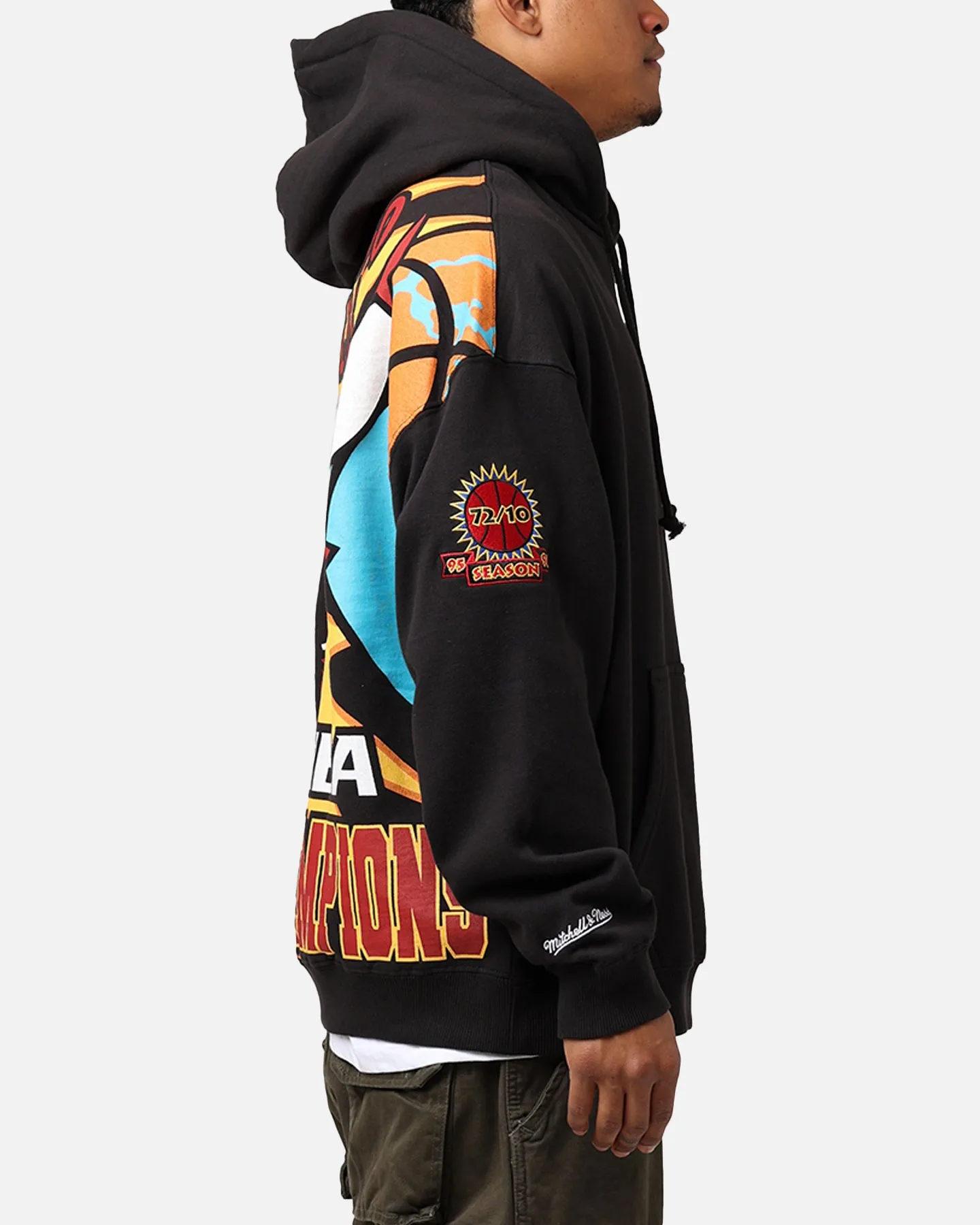 New Year's Eve attire Mitchell & Ness Chicago Bulls 6 Time Hoodie Black