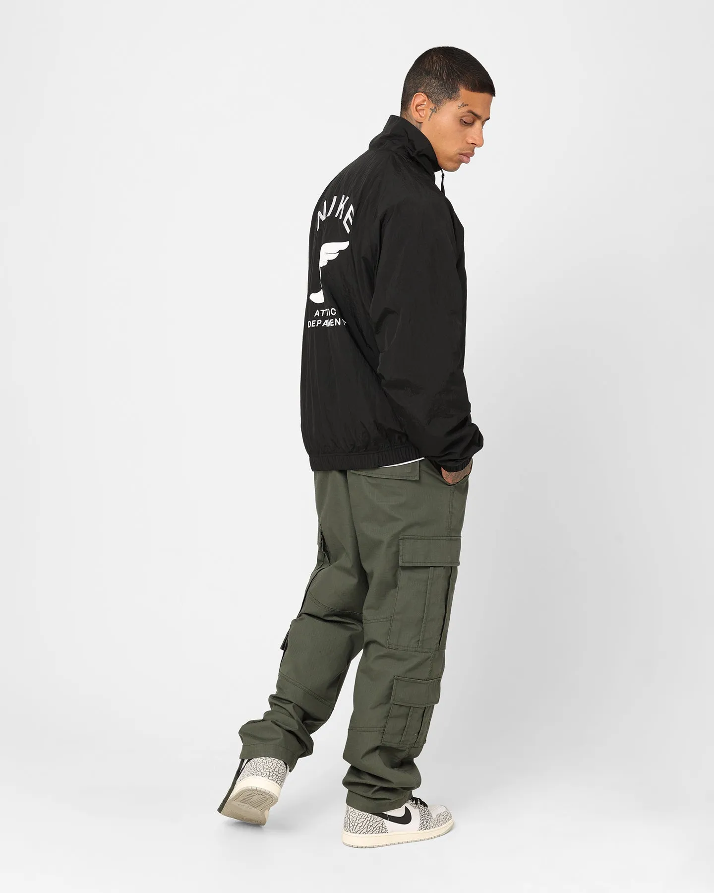 release Compression Fit Nike Sportswear Woven Jacket Black/White/White